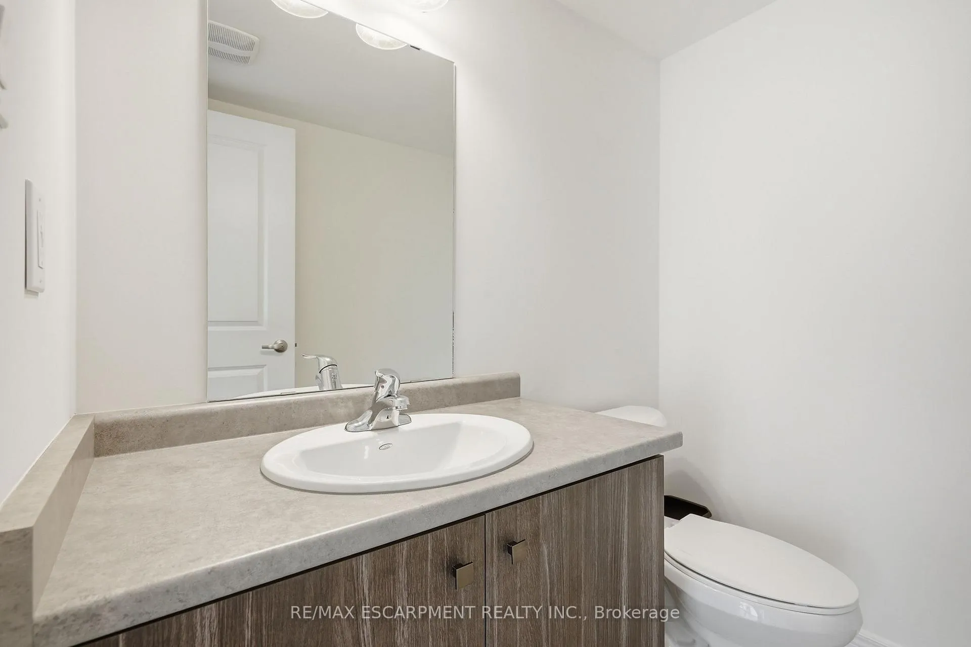 Photo 14 of 34 Dryden Lane, Hamilton, McQuesten — HOMEH