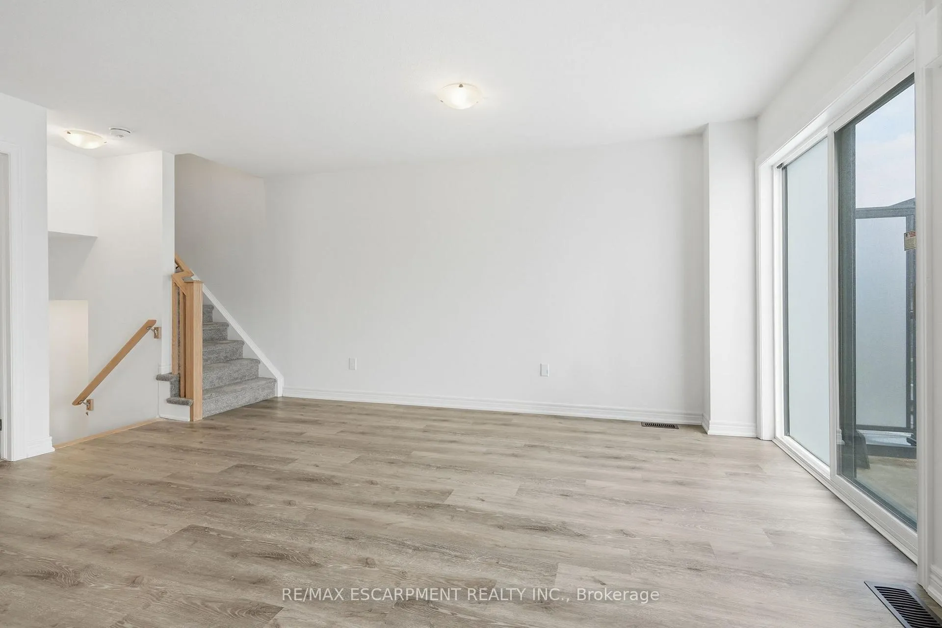 Photo 15 of 34 Dryden Lane, Hamilton, McQuesten — HOMEH