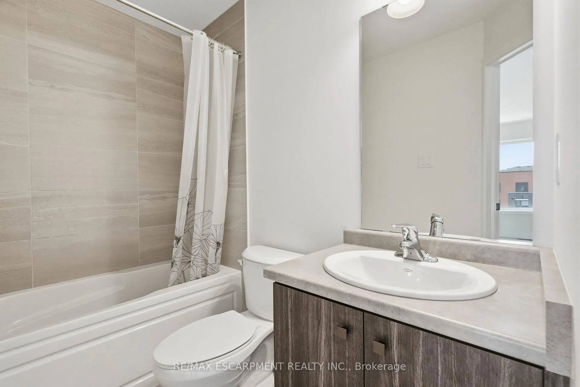 Photo 22 of 34 Dryden Lane, Hamilton, McQuesten — HOMEH