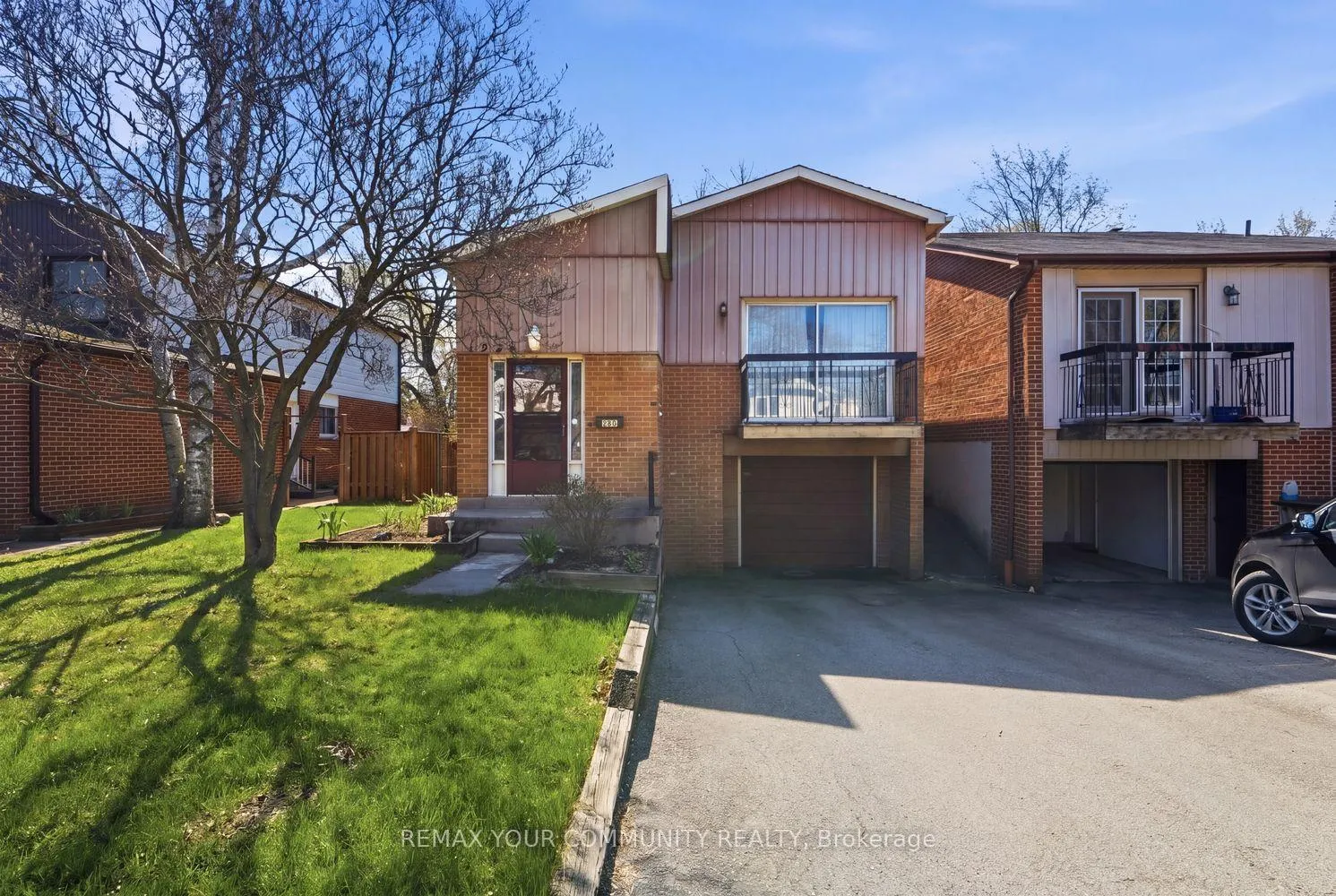 Photo 2 of 1238 Consort Crescent, Burlington, Palmer — HOMEH