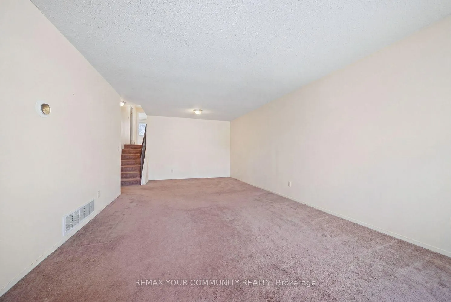 Photo 6 of 1238 Consort Crescent, Burlington, Palmer — HOMEH
