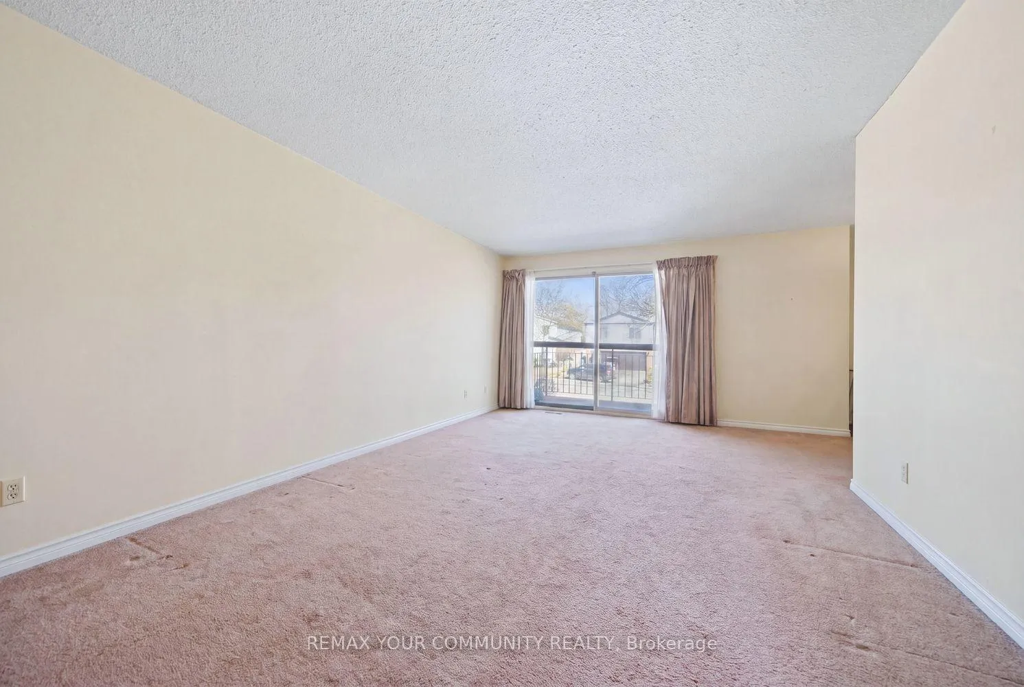 Photo 7 of 1238 Consort Crescent, Burlington, Palmer — HOMEH