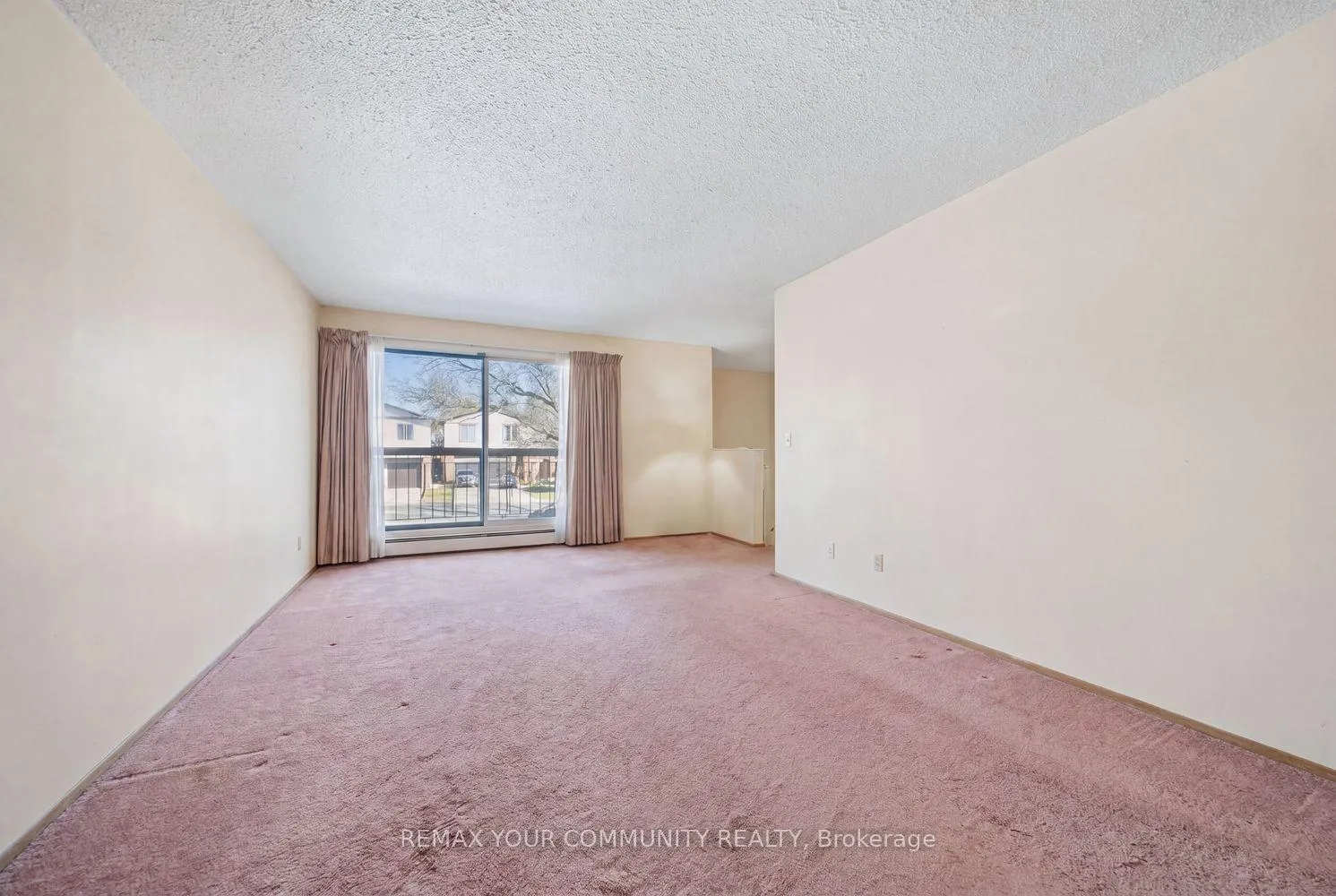 Photo 8 of 1238 Consort Crescent, Burlington, Palmer — HOMEH