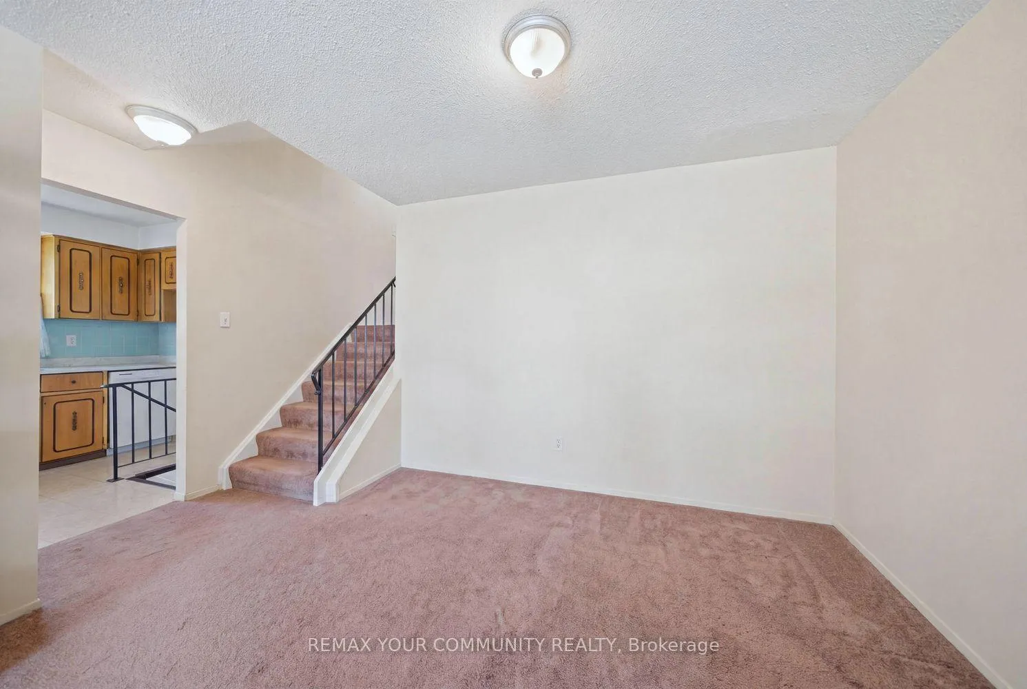 Photo 9 of 1238 Consort Crescent, Burlington, Palmer — HOMEH