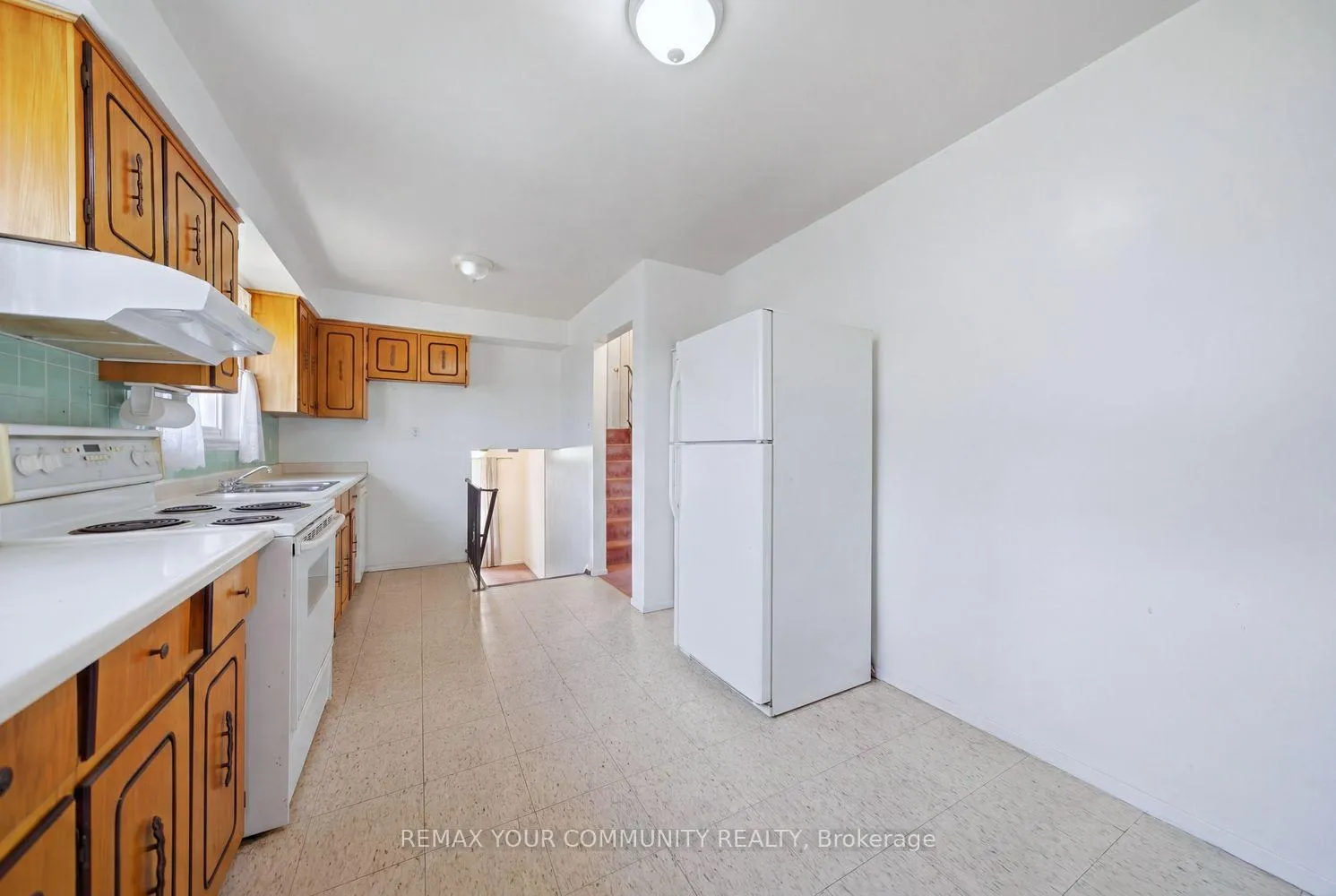 Photo 10 of 1238 Consort Crescent, Burlington, Palmer — HOMEH