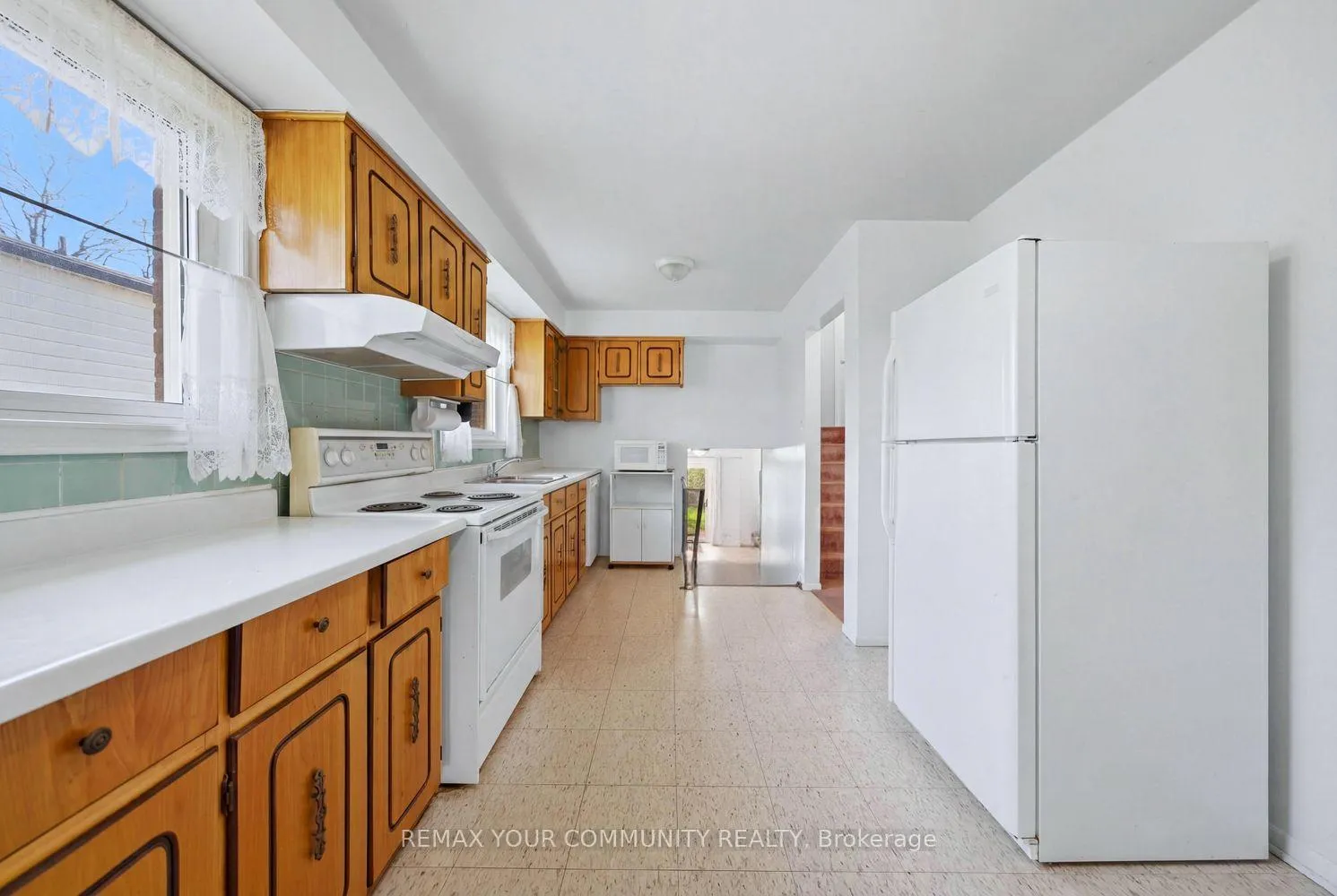 Photo 11 of 1238 Consort Crescent, Burlington, Palmer — HOMEH