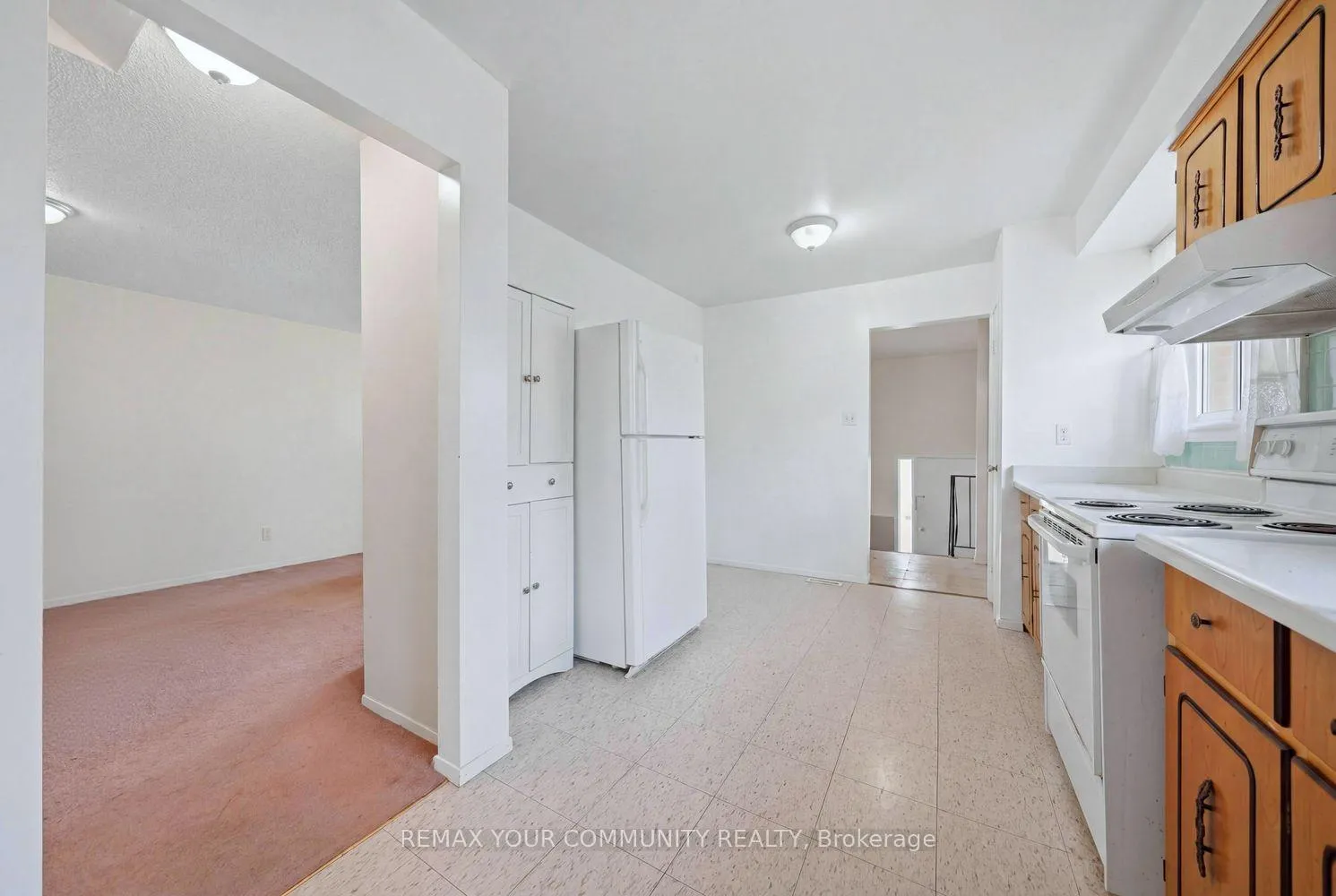 Photo 14 of 1238 Consort Crescent, Burlington, Palmer — HOMEH