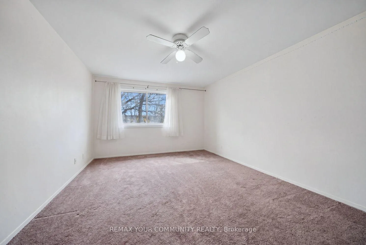 Photo 17 of 1238 Consort Crescent, Burlington, Palmer — HOMEH