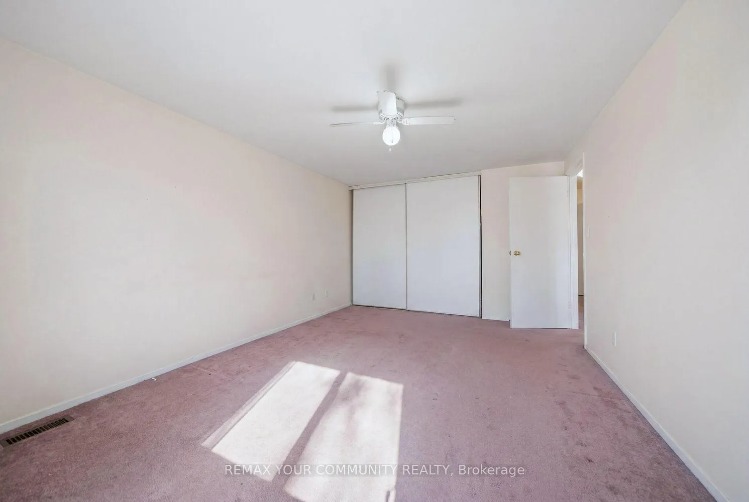 Photo 18 of 1238 Consort Crescent, Burlington, Palmer — HOMEH