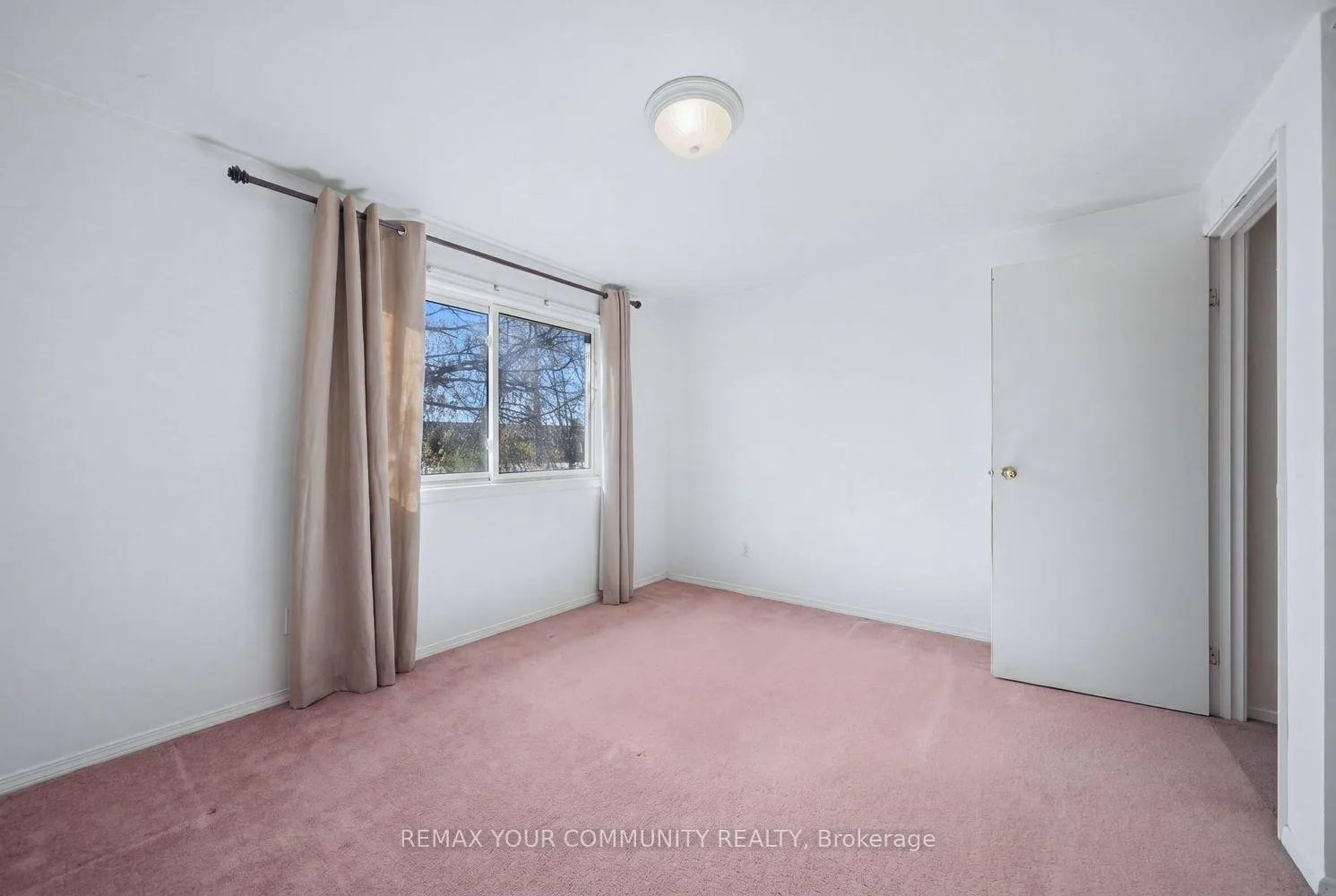 Photo 22 of 1238 Consort Crescent, Burlington, Palmer — HOMEH