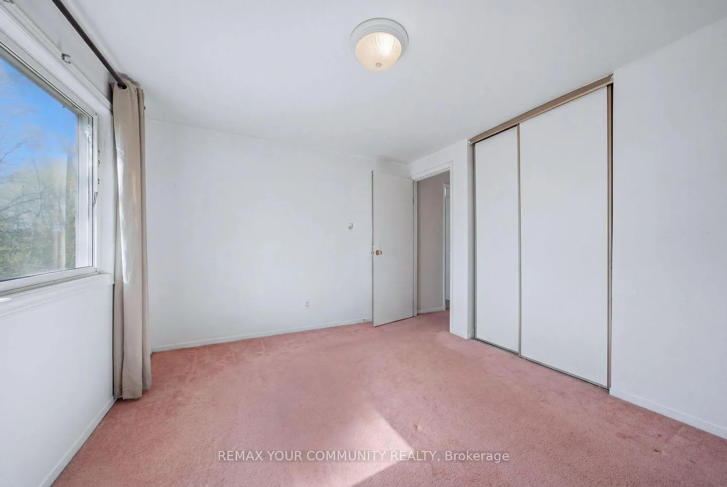 Photo 23 of 1238 Consort Crescent, Burlington, Palmer — HOMEH