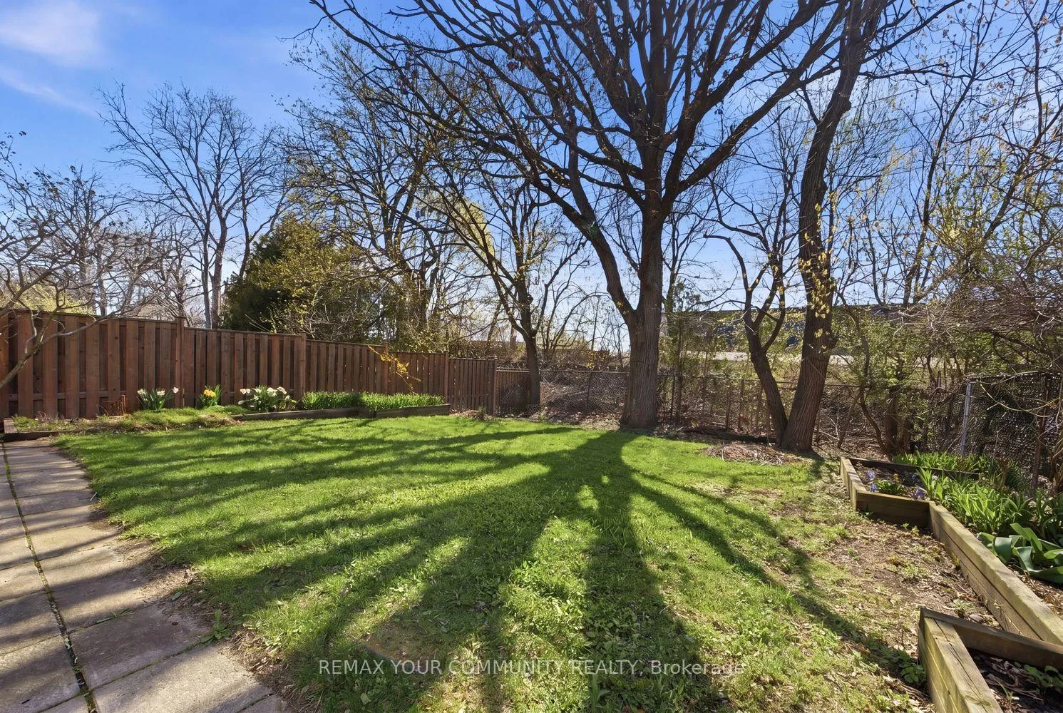 Photo 37 of 1238 Consort Crescent, Burlington, Palmer — HOMEH