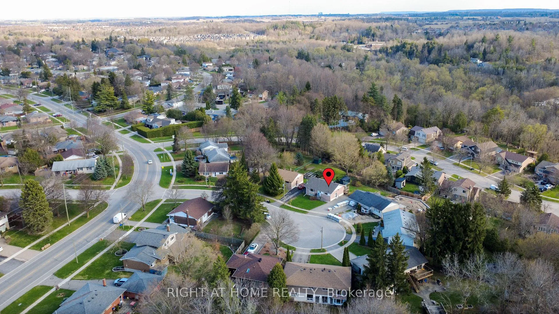 Photo 2 of 7 Lane Court, Halton Hills, Georgetown — HOMEH