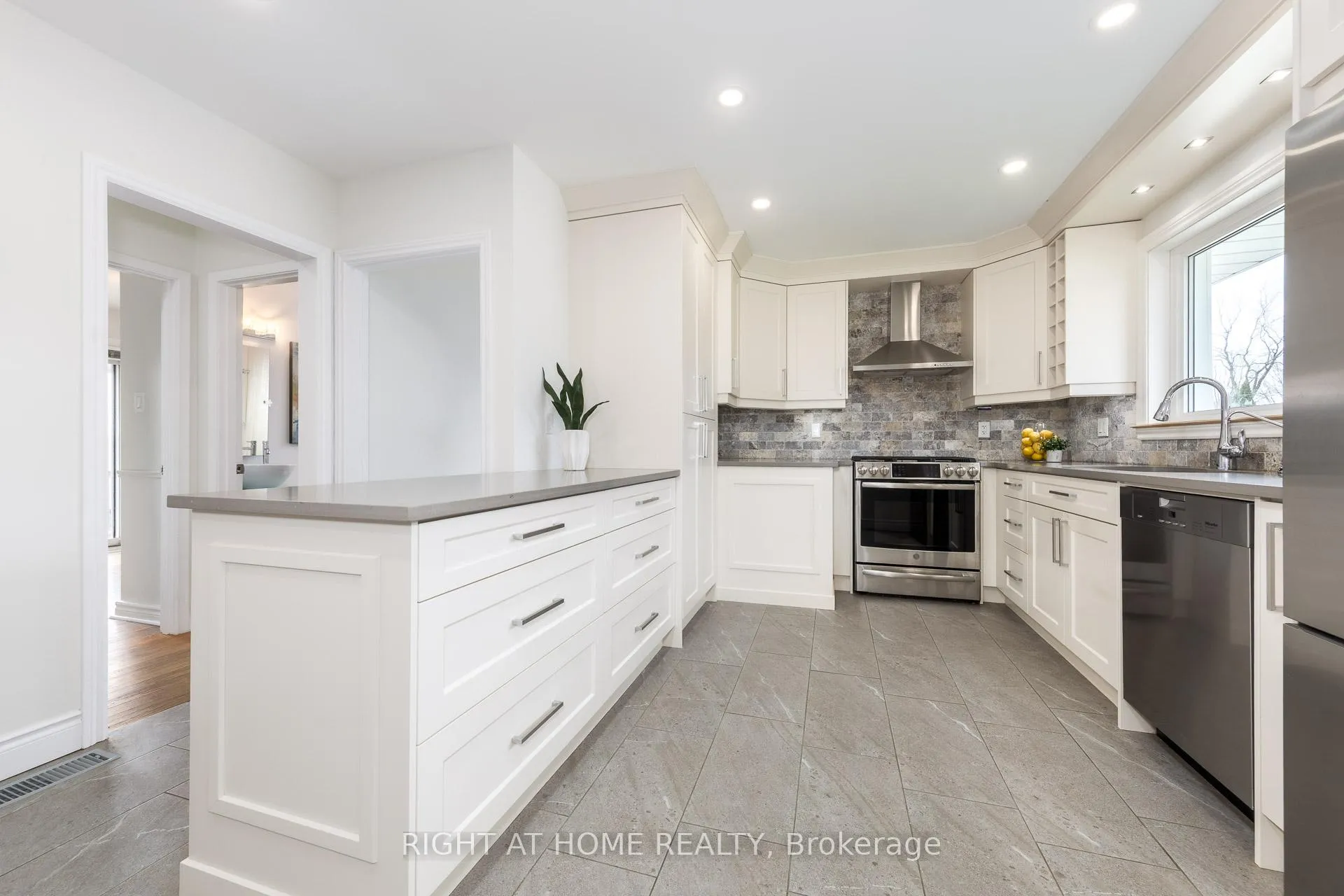 Photo 16 of 7 Lane Court, Halton Hills, Georgetown — HOMEH