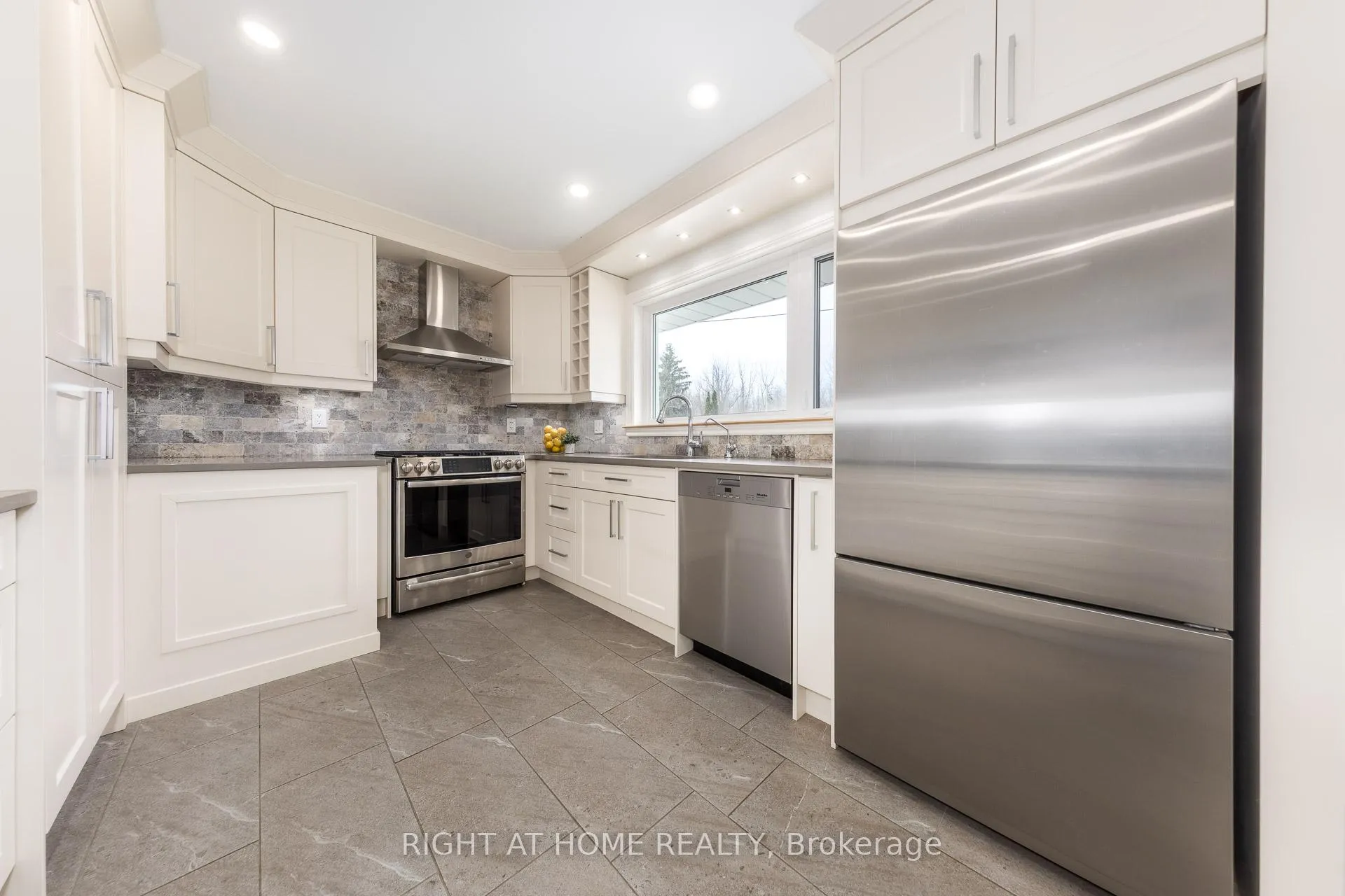 Photo 17 of 7 Lane Court, Halton Hills, Georgetown — HOMEH