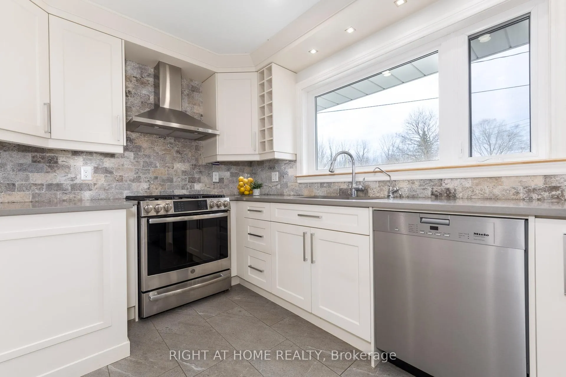 Photo 19 of 7 Lane Court, Halton Hills, Georgetown — HOMEH