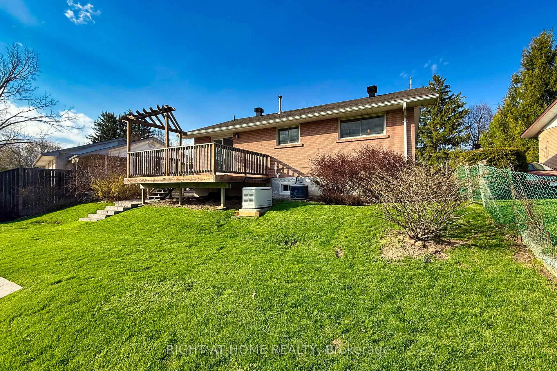 Photo 40 of 7 Lane Court, Halton Hills, Georgetown — HOMEH