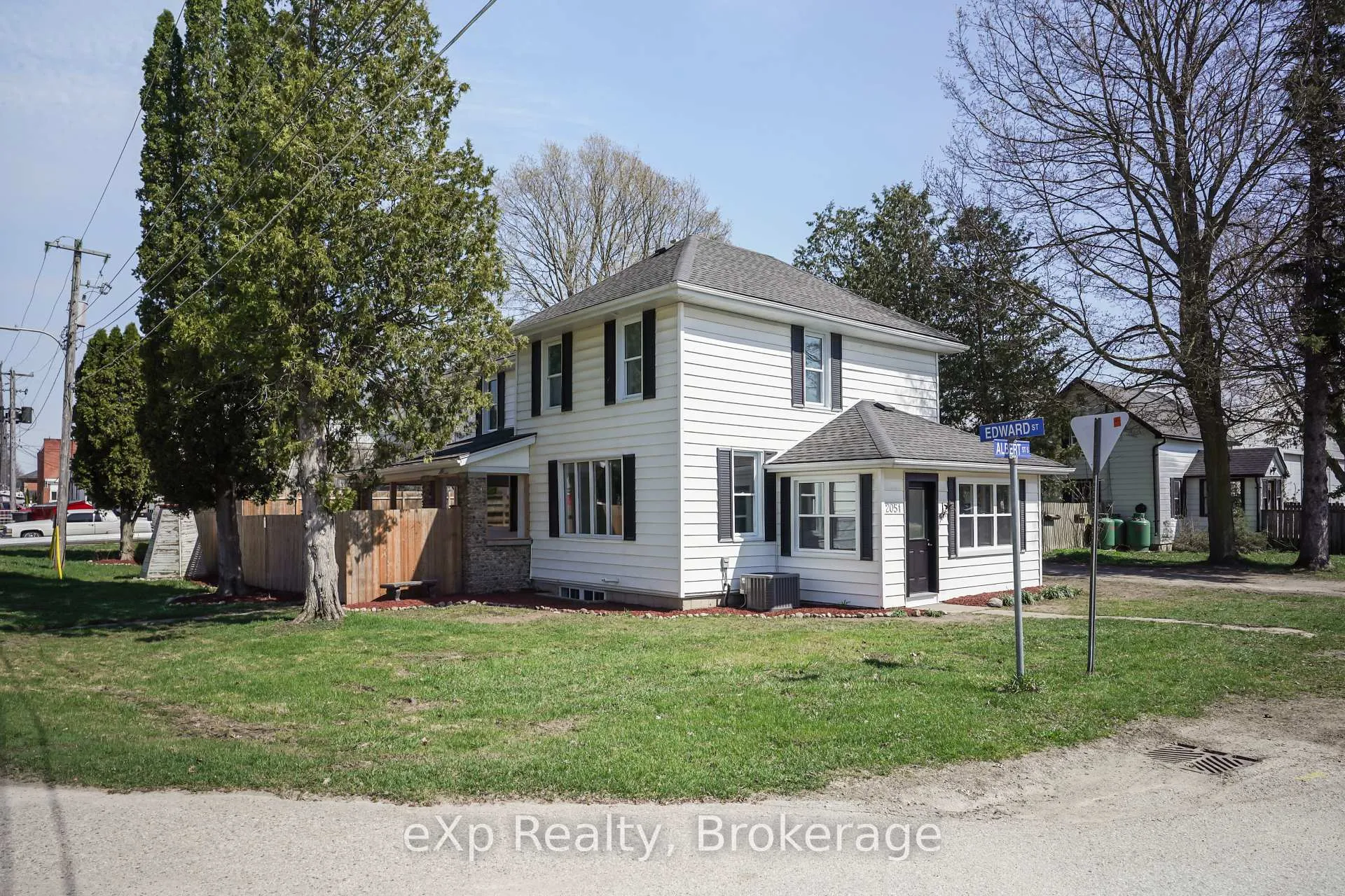 Photo 3 of 2051 Albert Street S, Howick — HOMEH