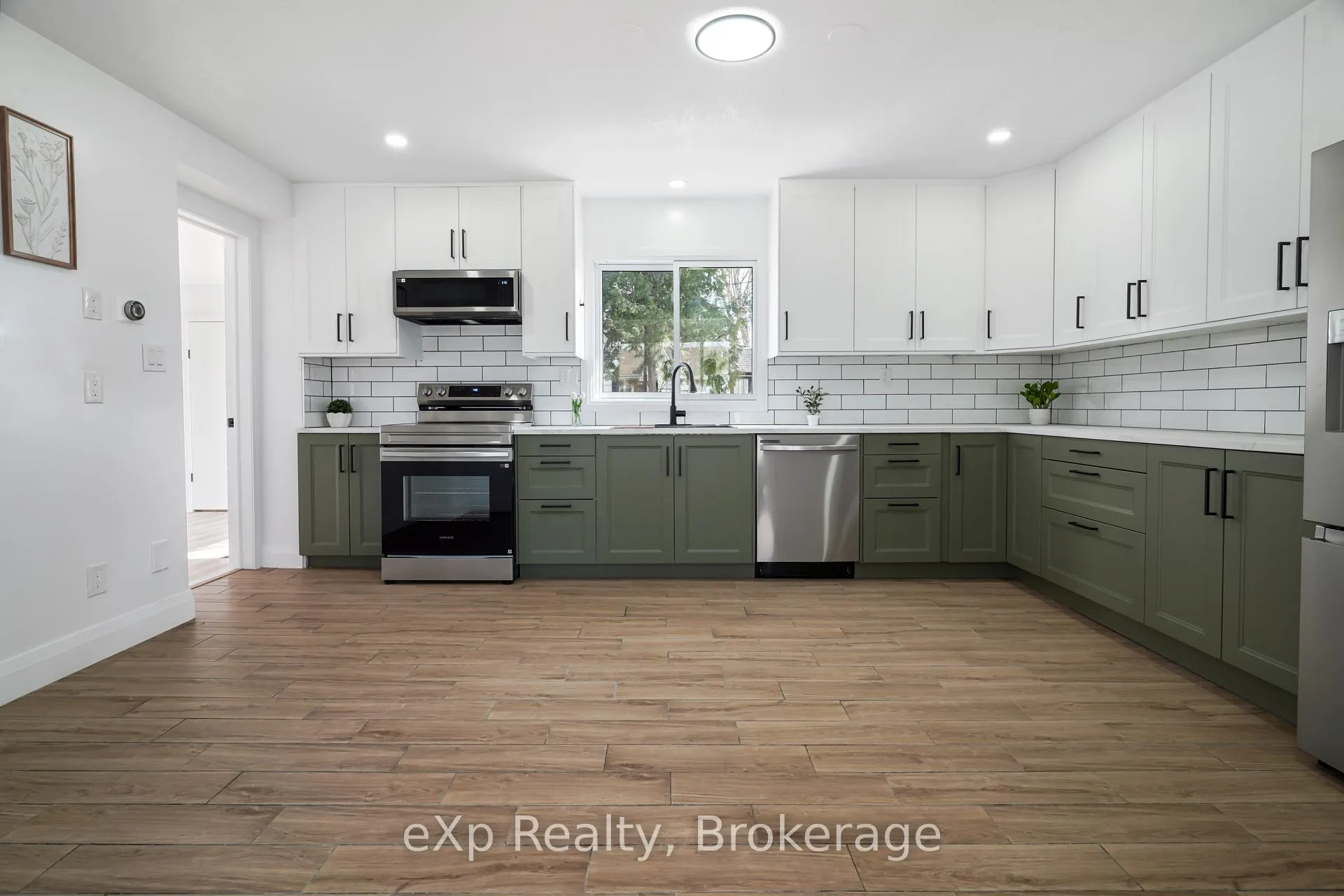 Photo 11 of 2051 Albert Street S, Howick — HOMEH