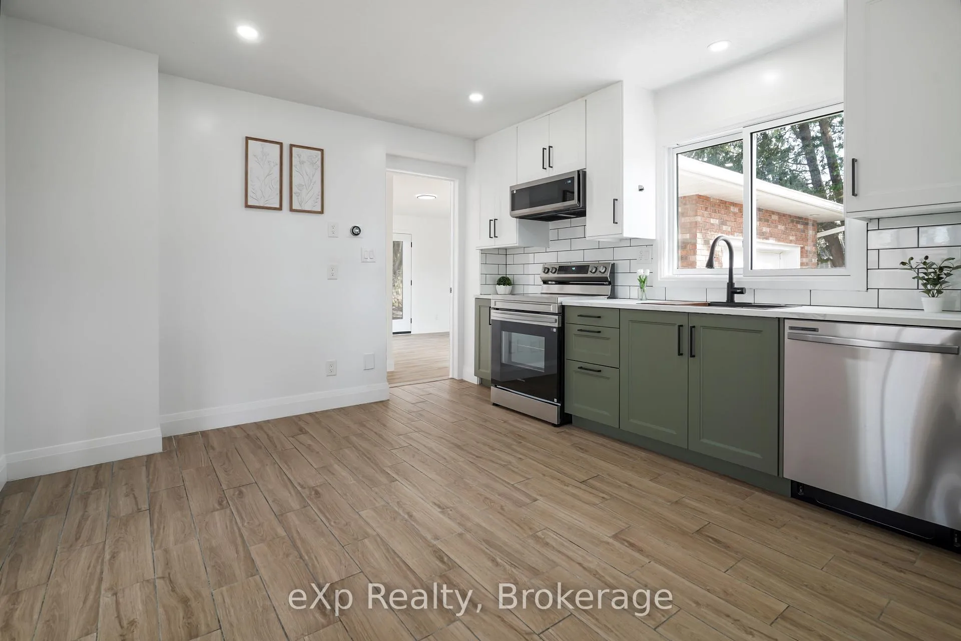 Photo 12 of 2051 Albert Street S, Howick — HOMEH