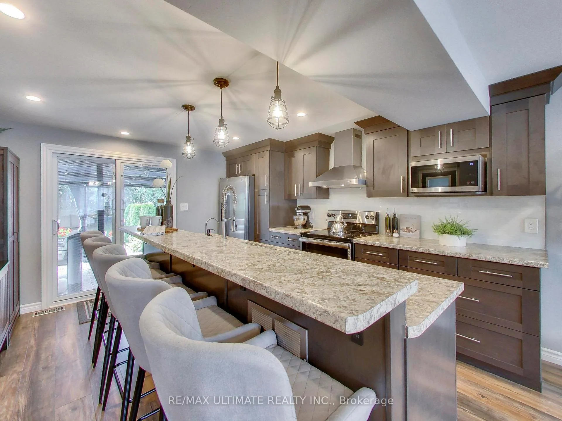 Photo 13 of 496 Elgin Street N, Cambridge — HOMEH
