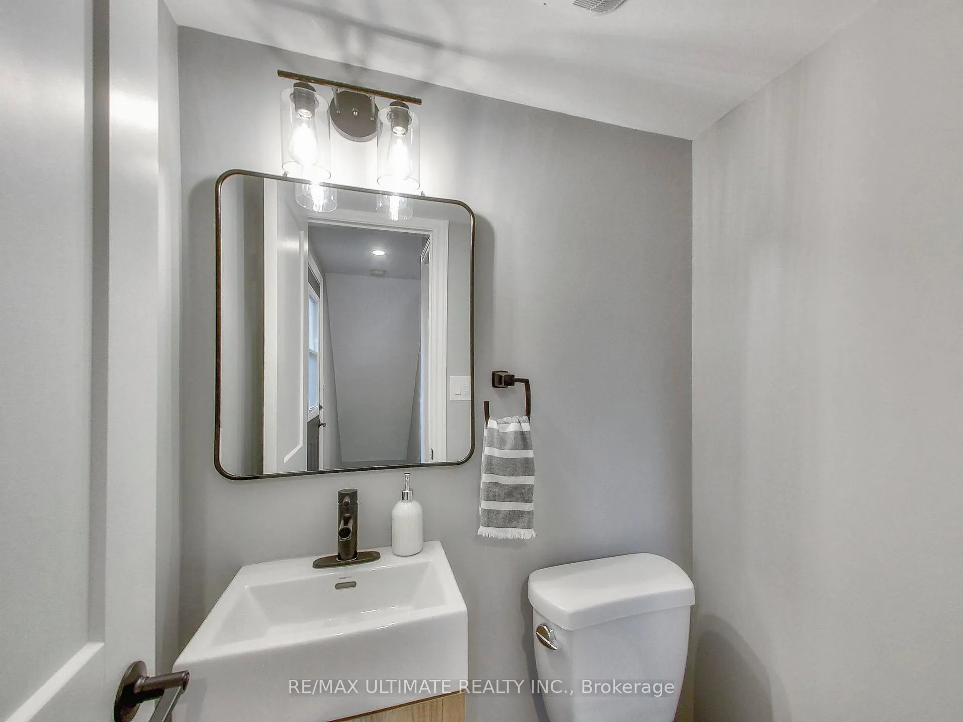 Photo 17 of 496 Elgin Street N, Cambridge — HOMEH