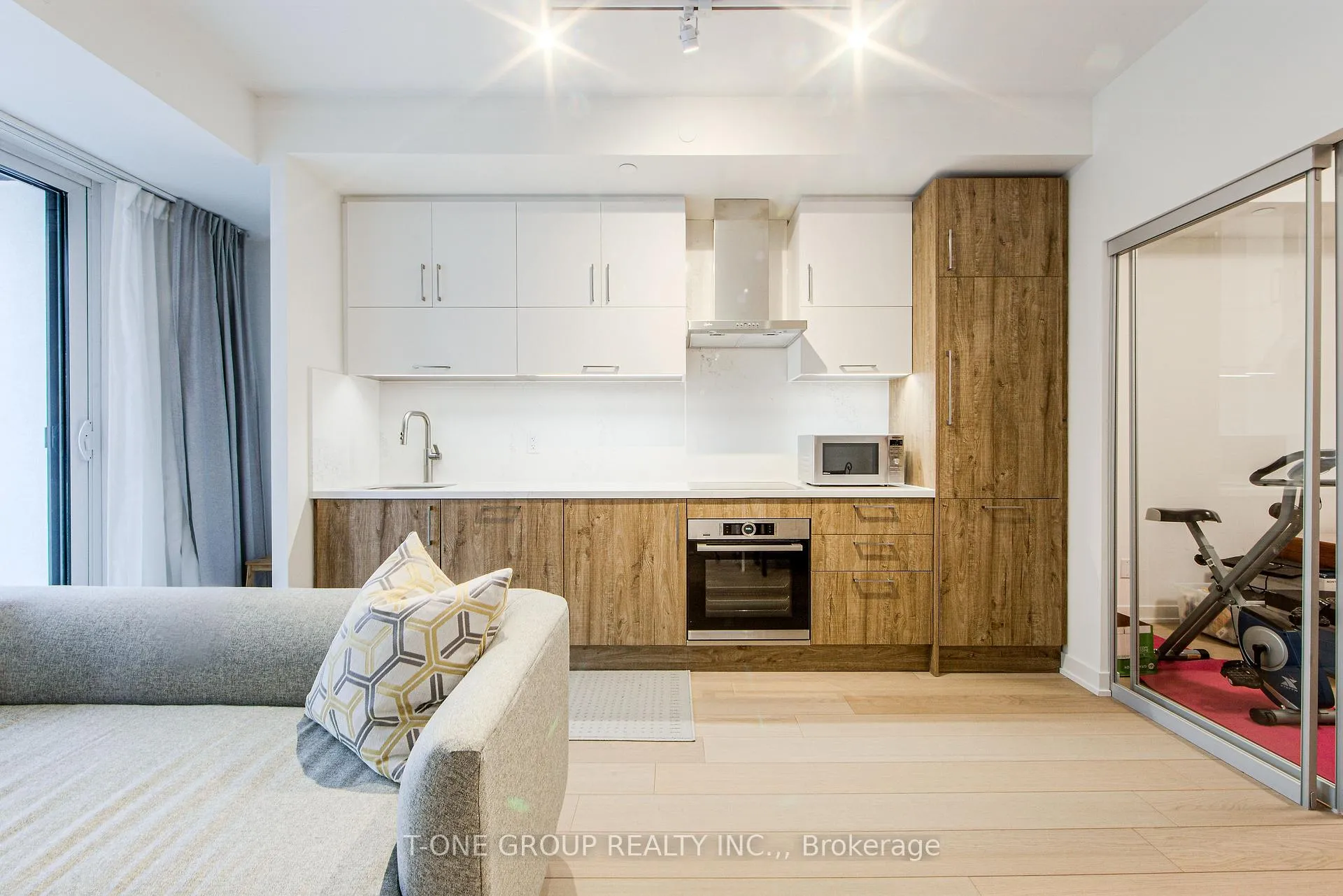 Front of Unit 912B, 292 Verdale Crossing