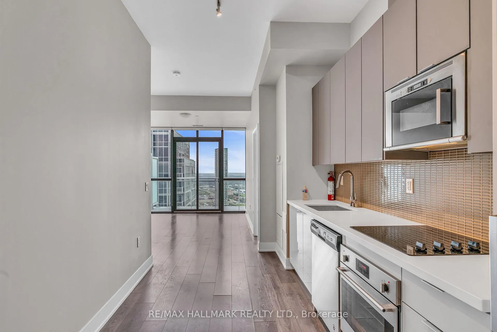 Photo 7 of Unit 3705, 2908 Highway 7, Vaughan, Concord — HOMEH