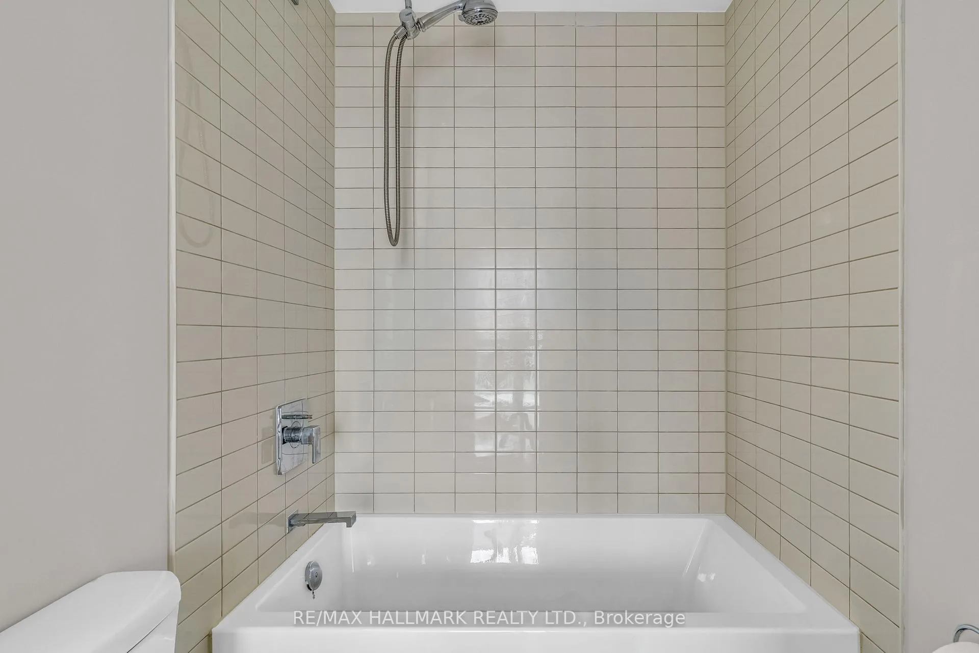 Photo 23 of Unit 3705, 2908 Highway 7, Vaughan, Concord — HOMEH