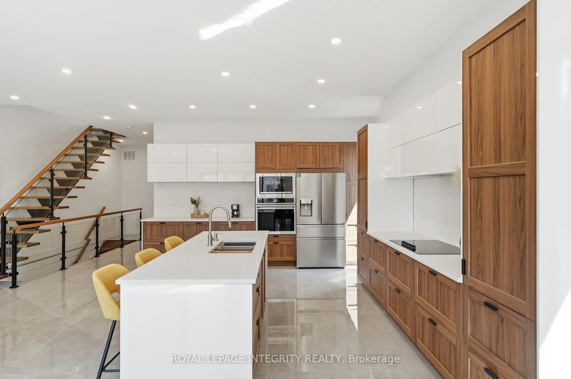 Photo 9 of 984 Watson Street, Ottawa, Fairfield Heights — HOMEH