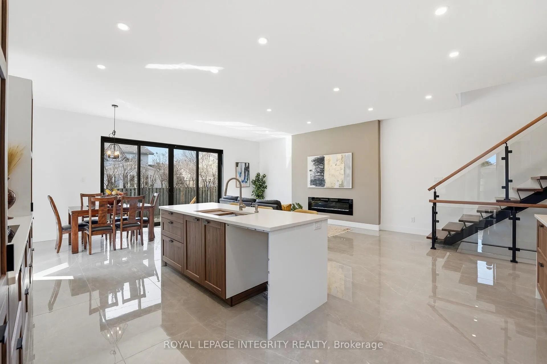 Photo 12 of 984 Watson Street, Ottawa, Fairfield Heights — HOMEH