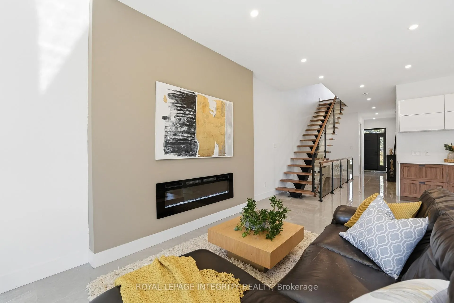 Photo 15 of 984 Watson Street, Ottawa, Fairfield Heights — HOMEH