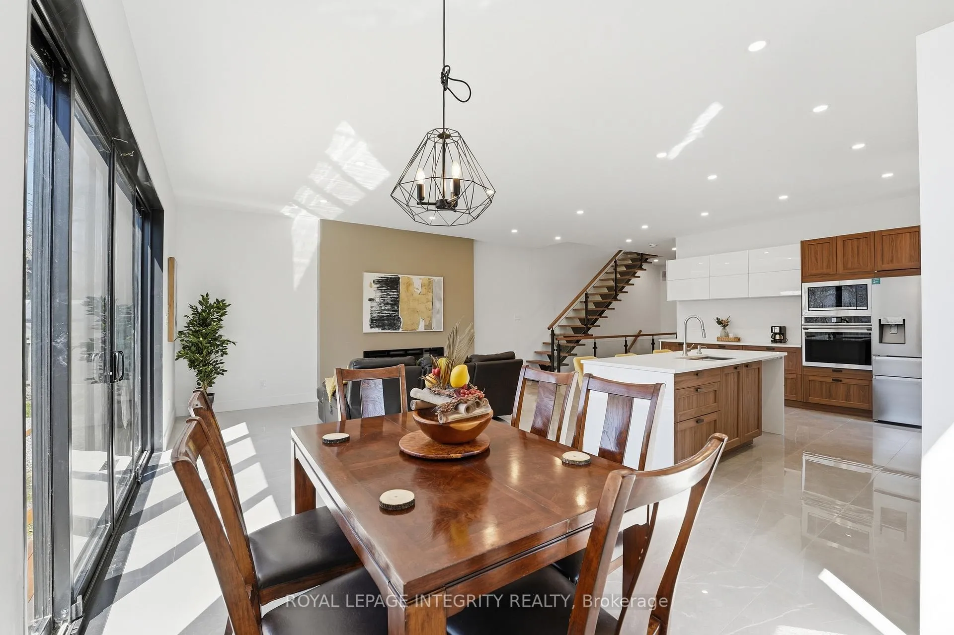 Photo 18 of 984 Watson Street, Ottawa, Fairfield Heights — HOMEH