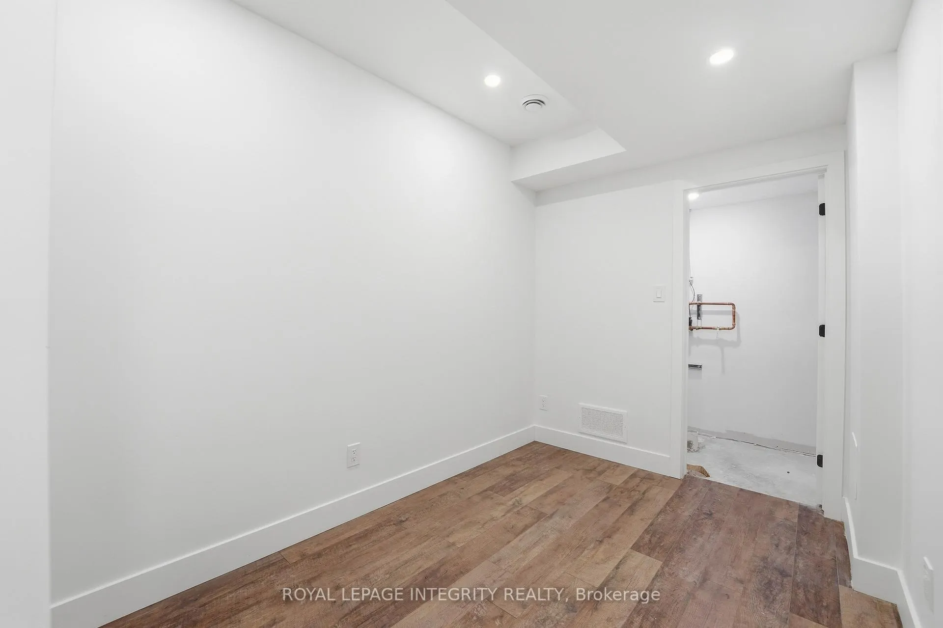Photo 36 of 984 Watson Street, Ottawa, Fairfield Heights — HOMEH
