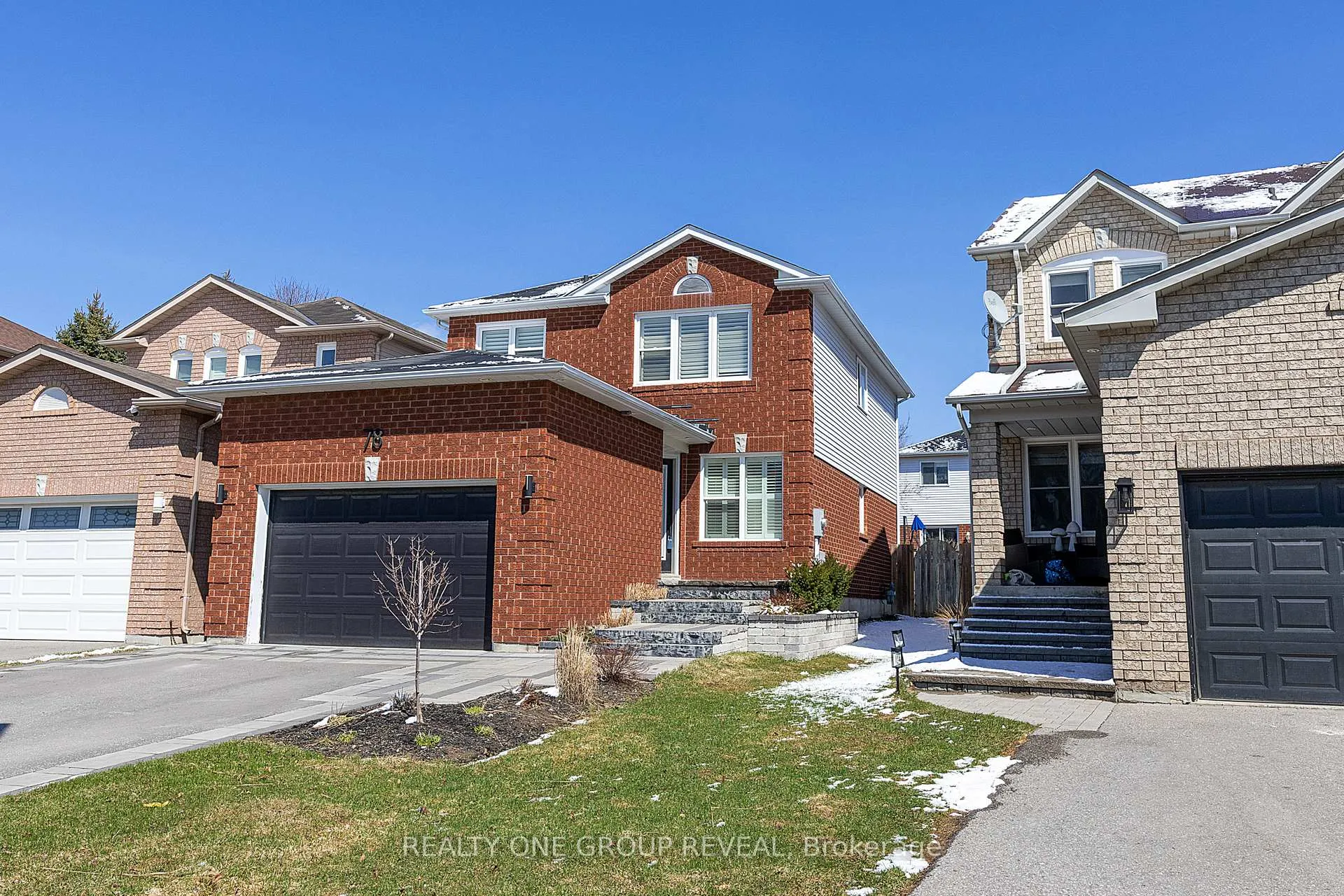 Photo 2 of 78 Fry Crescent, Clarington, Bowmanville — HOMEH