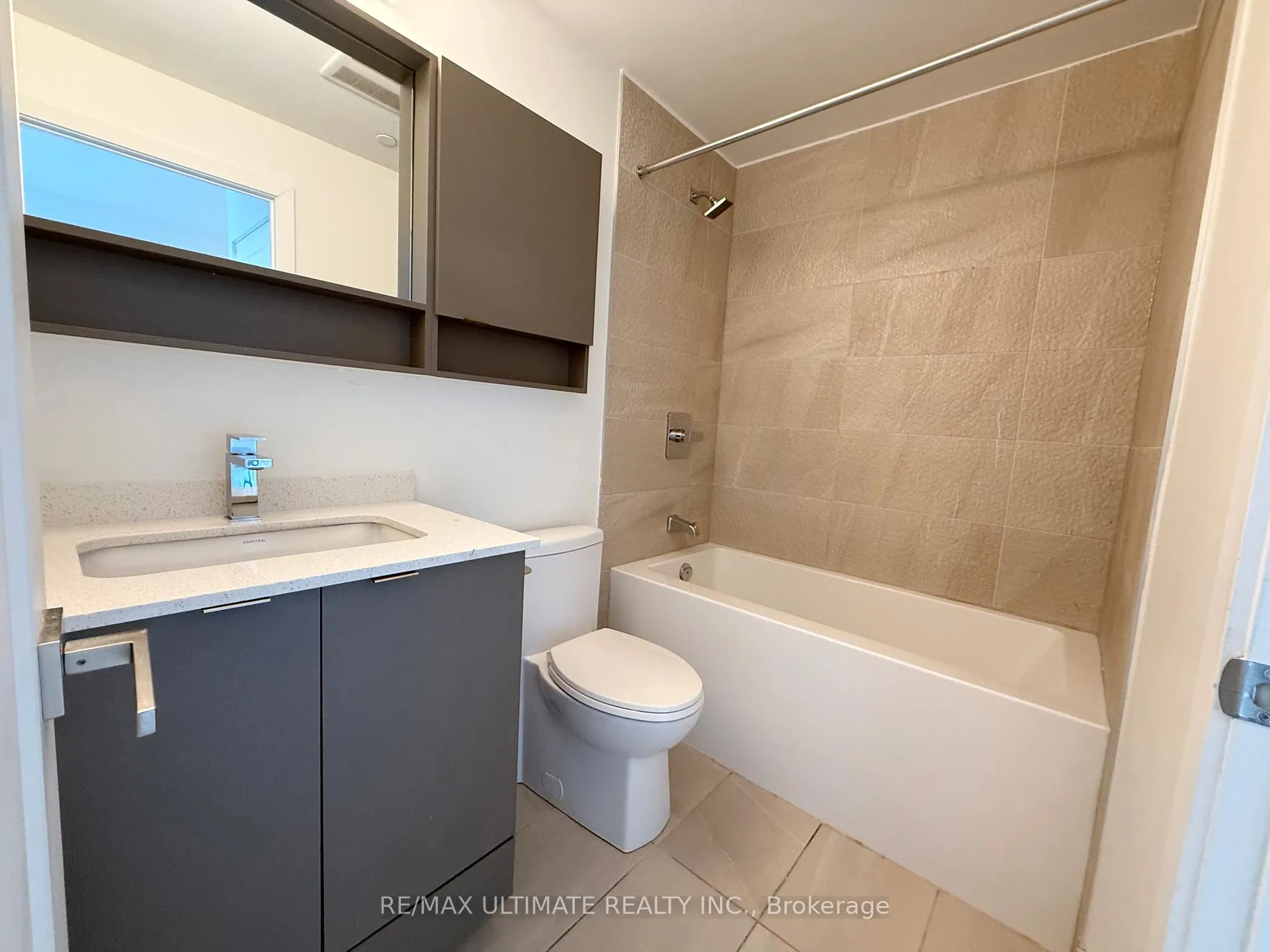Photo 8 of Unit 414, 415 Main Street, Hamilton, Kirkendall — HOMEH