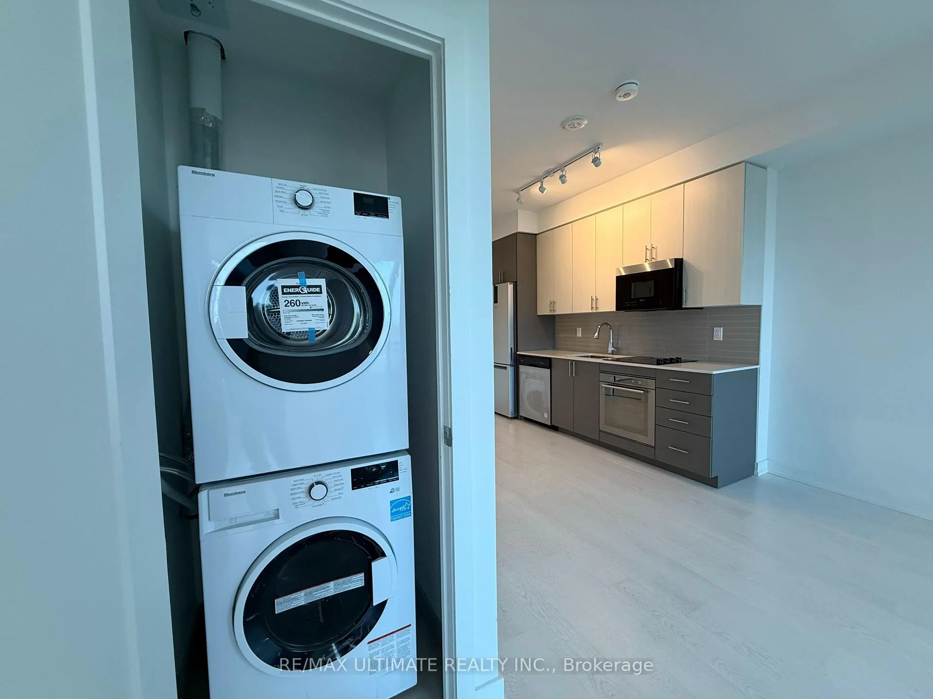 Photo 10 of Unit 414, 415 Main Street, Hamilton, Kirkendall — HOMEH