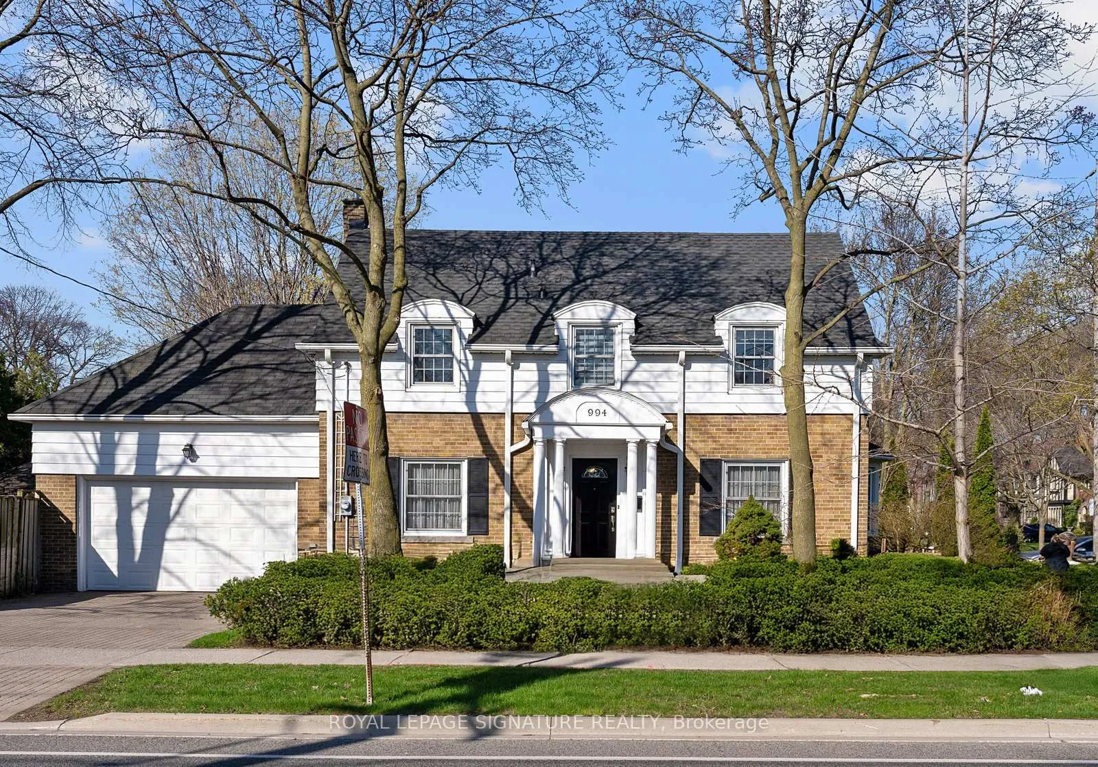Front of 994 Royal York Road