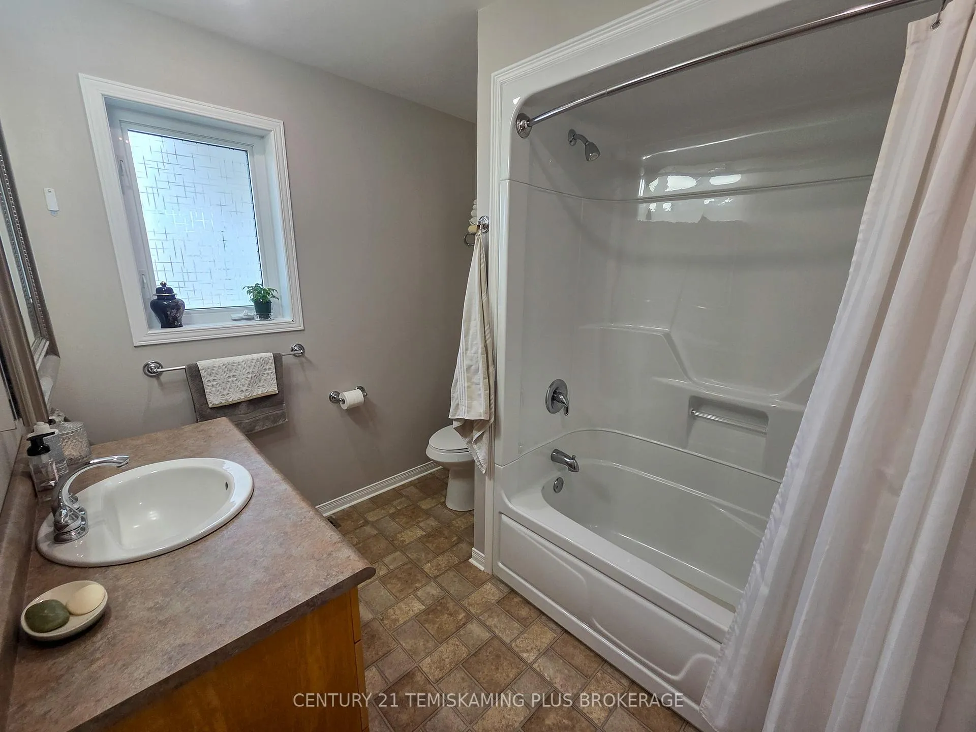 Photo 18 of 427324 Chamberlain 3 Road, Englehart, Central Timiskaming — HOMEH