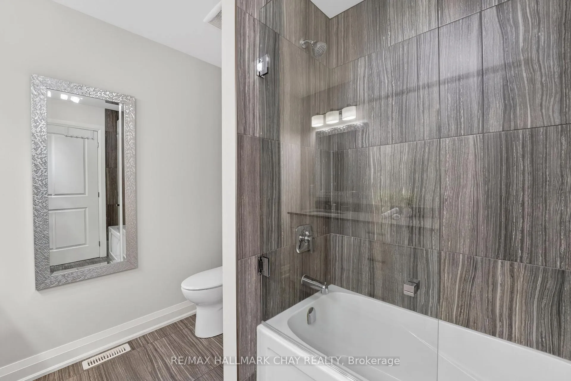 Photo 21 of 84 Clapperton Street, Barrie, Codrington — HOMEH