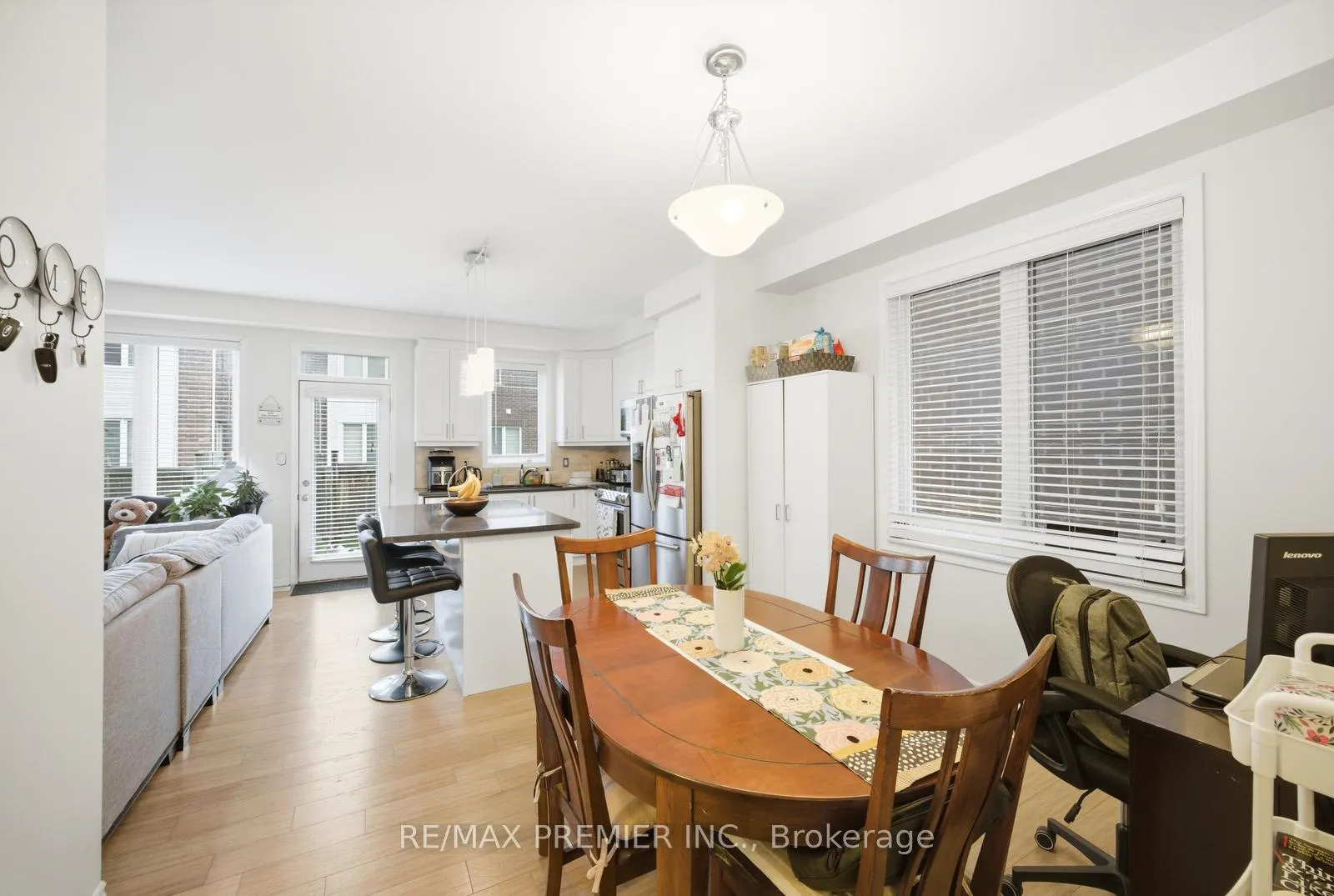 Photo 5 of 931 Penson Crescent, Milton, Coates — HOMEH