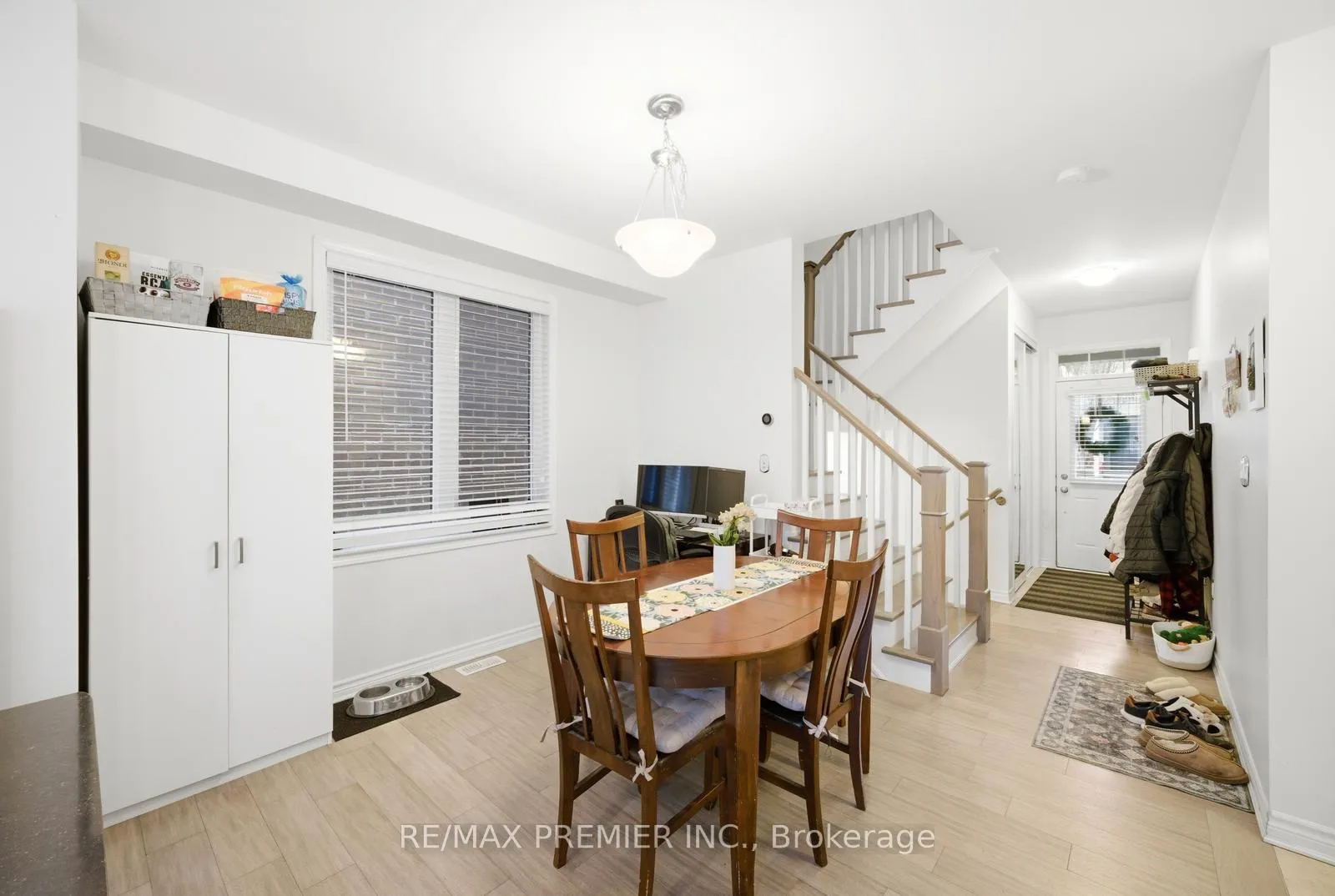 Photo 6 of 931 Penson Crescent, Milton, Coates — HOMEH