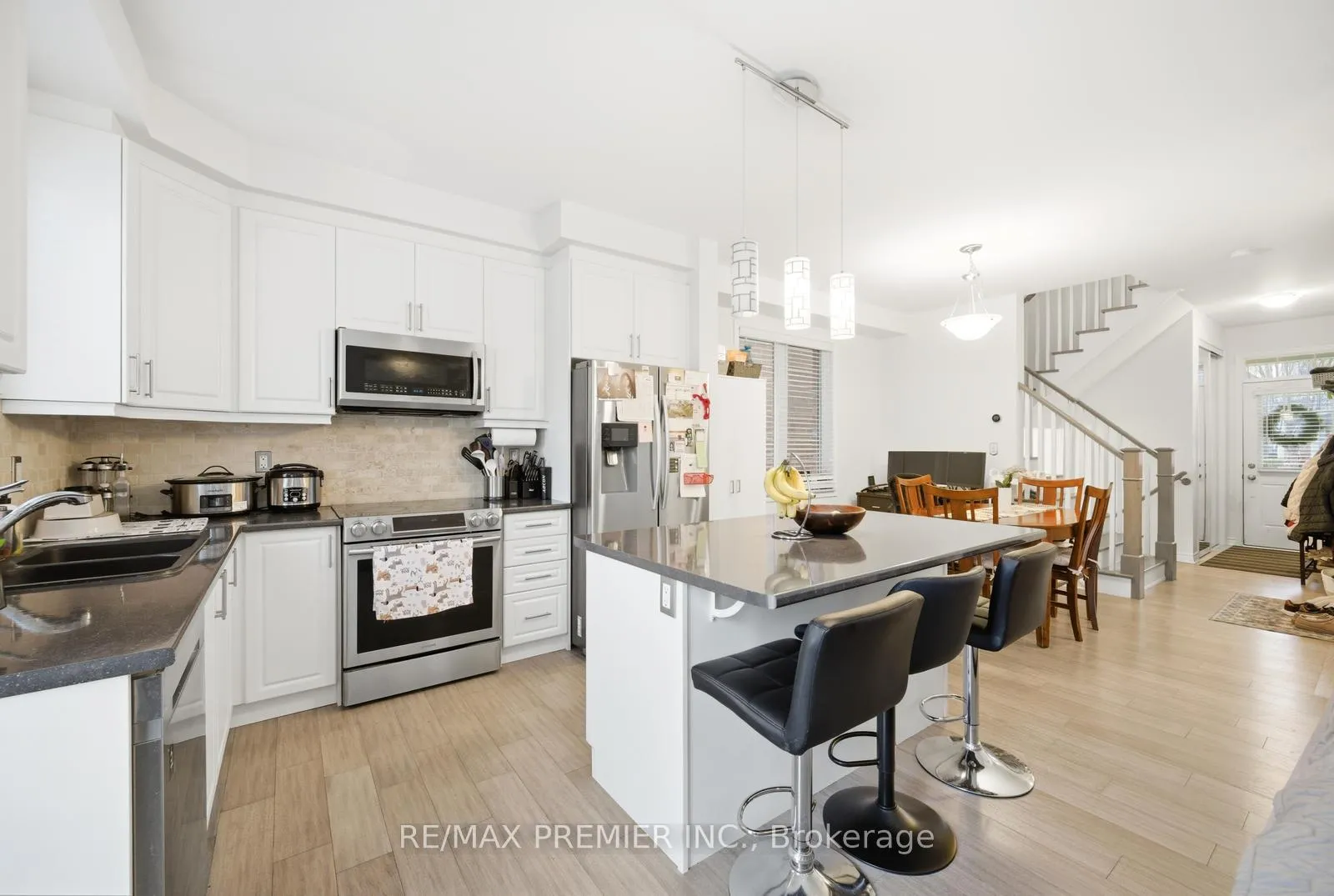 Photo 9 of 931 Penson Crescent, Milton, Coates — HOMEH