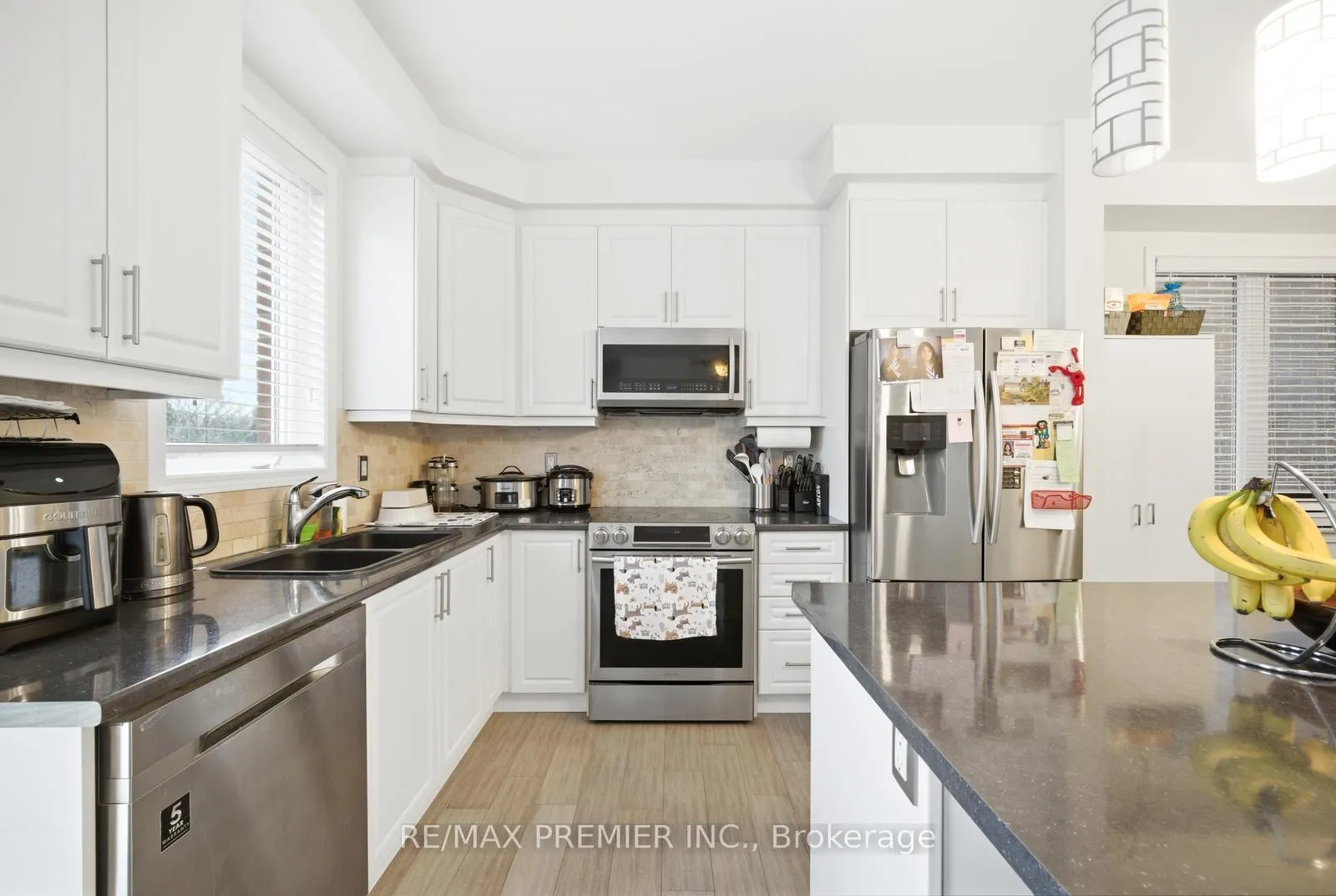 Photo 10 of 931 Penson Crescent, Milton, Coates — HOMEH