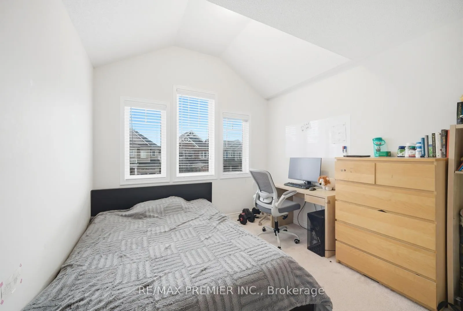 Photo 15 of 931 Penson Crescent, Milton, Coates — HOMEH