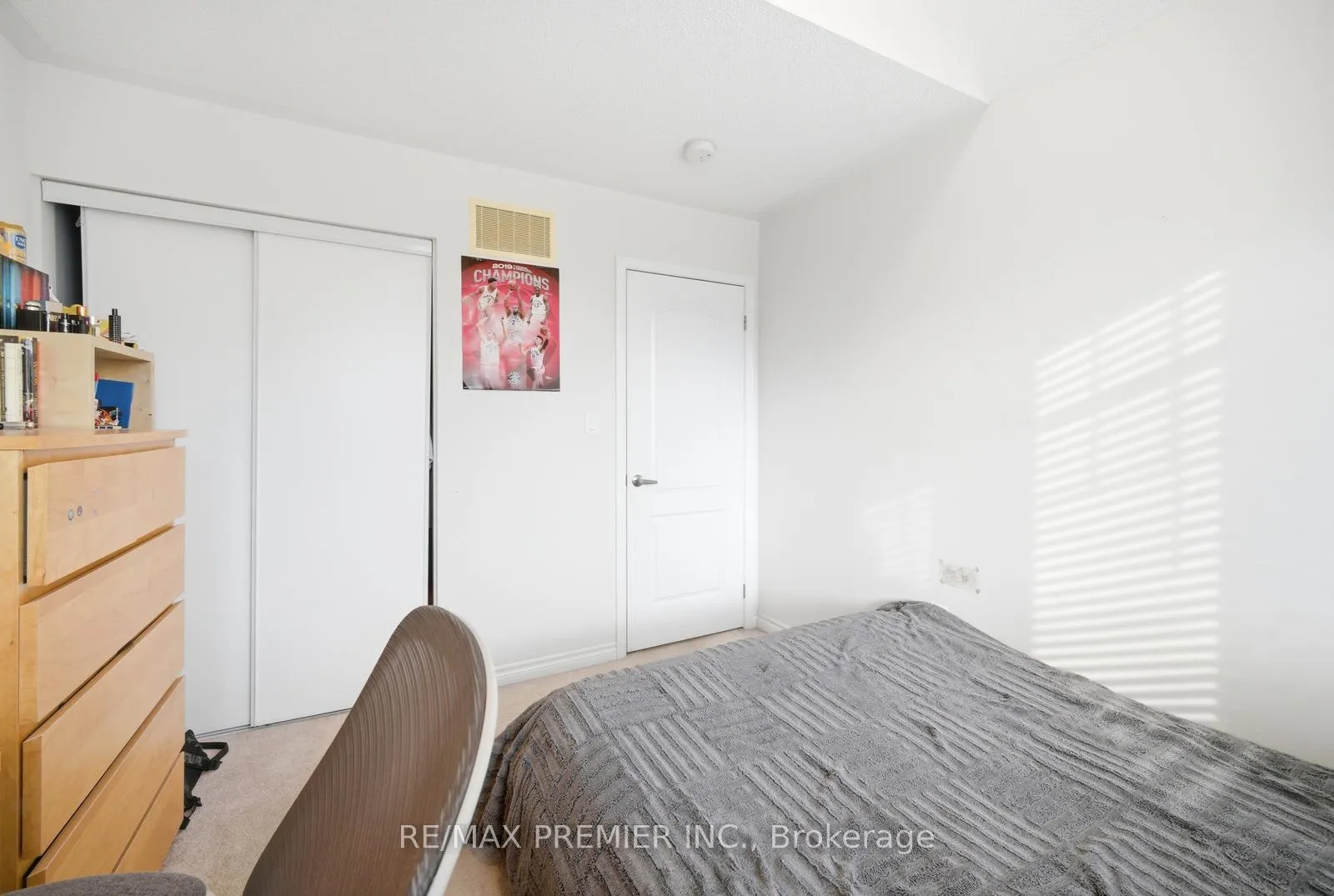 Photo 16 of 931 Penson Crescent, Milton, Coates — HOMEH