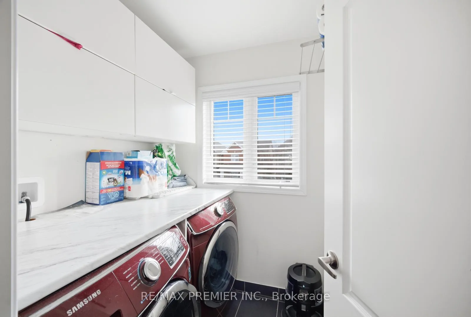 Photo 25 of 931 Penson Crescent, Milton, Coates — HOMEH