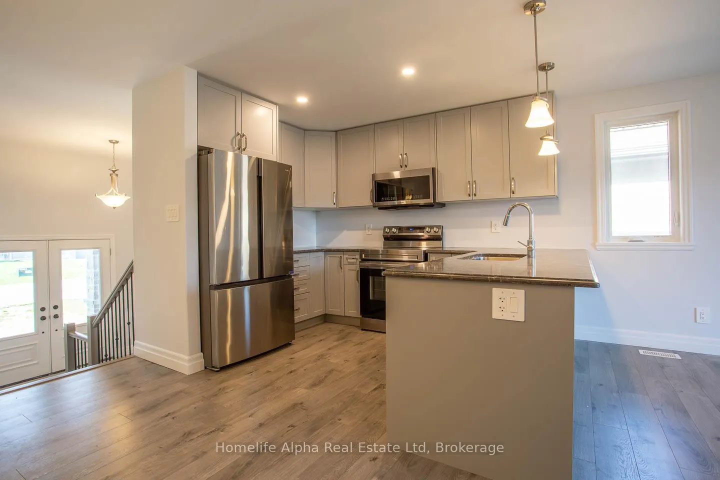 Photo 3 of 29 Cedar Park Crescent, Quinte West, Trenton Ward — HOMEH