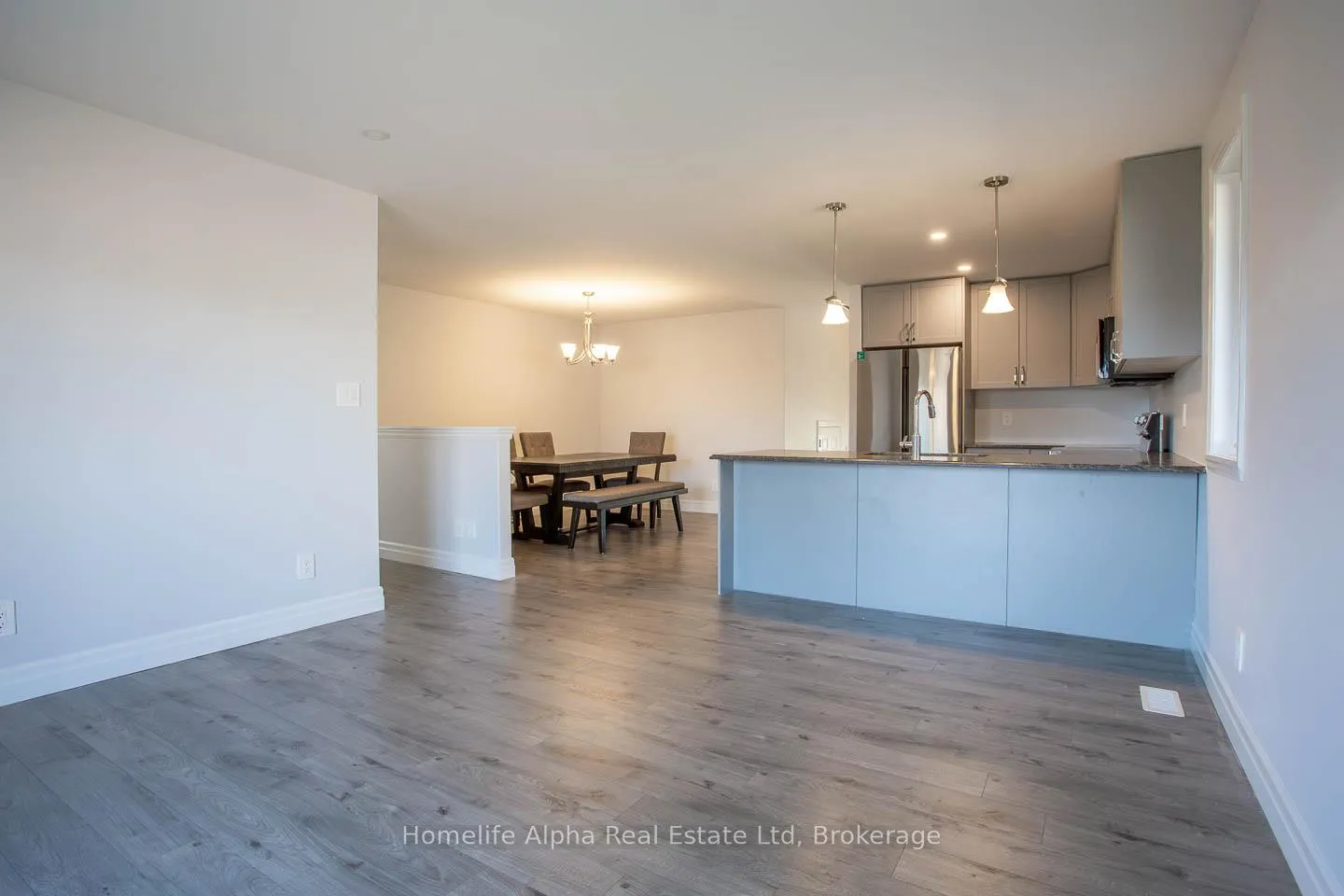 Photo 4 of 29 Cedar Park Crescent, Quinte West, Trenton Ward — HOMEH