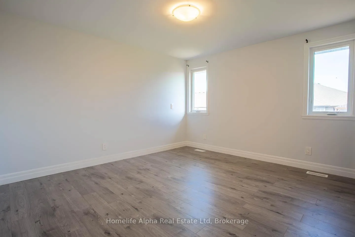 Photo 5 of 29 Cedar Park Crescent, Quinte West, Trenton Ward — HOMEH